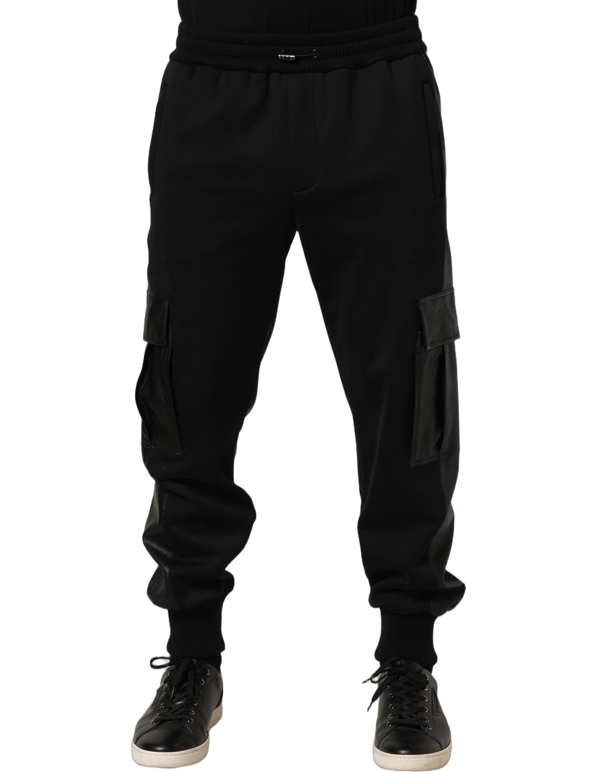 Pantalon cargo jogger noir Dolce & Gabbana à taille moyenne avec poches latérales et cordons de serrage, style décontracté.
