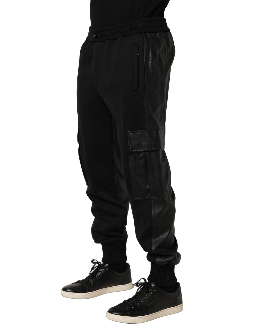 Pantalon cargo jogger noir Dolce & Gabbana taille moyenne avec poches et ceinture, style décontracté et tendance.