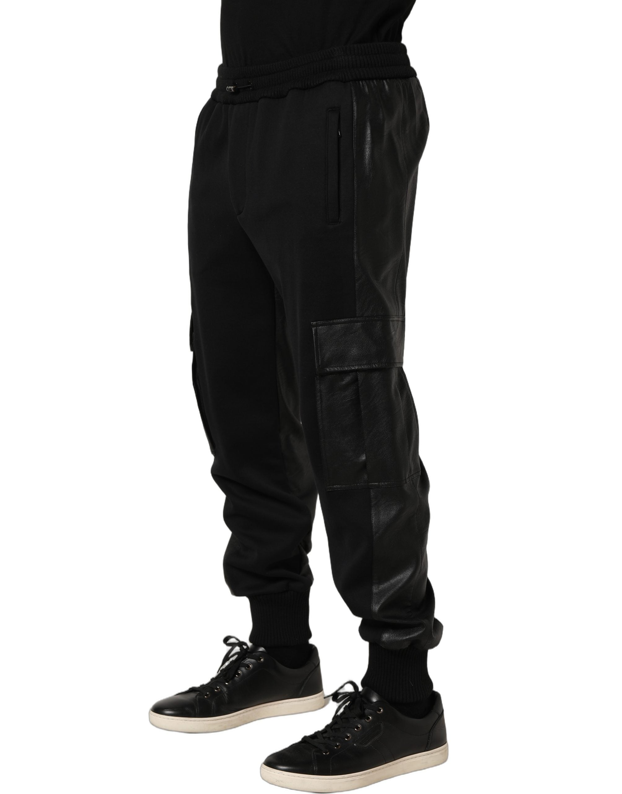 Pantalon cargo jogger noir Dolce & Gabbana taille moyenne avec poches et ceinture, style décontracté et tendance.