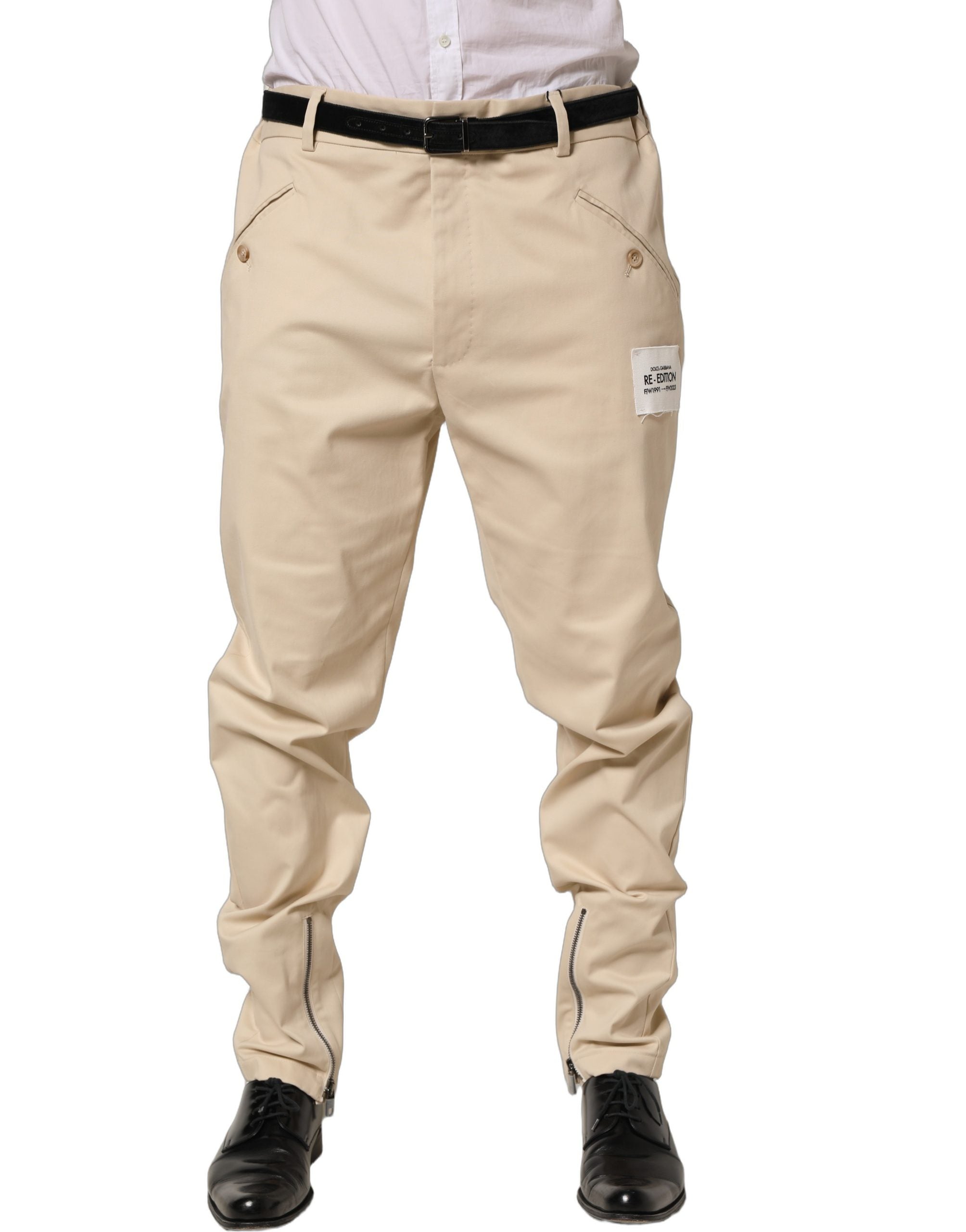 Pantalon beige Dolce & Gabbana homme à taille moyenne, coupe tapered, style moderne et élégant.