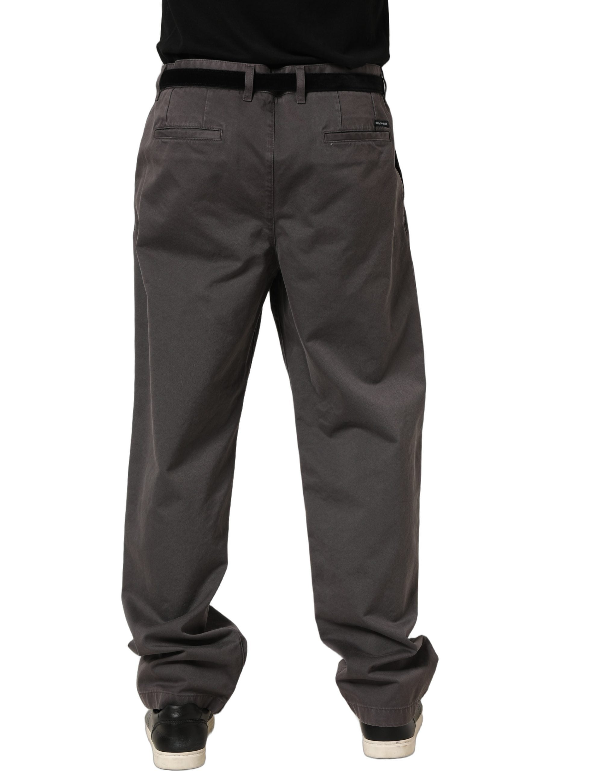 Pantalon homme Dolce & Gabbana en gris foncé, taille mi-hauteur, coupe droite, style élégant et moderne.