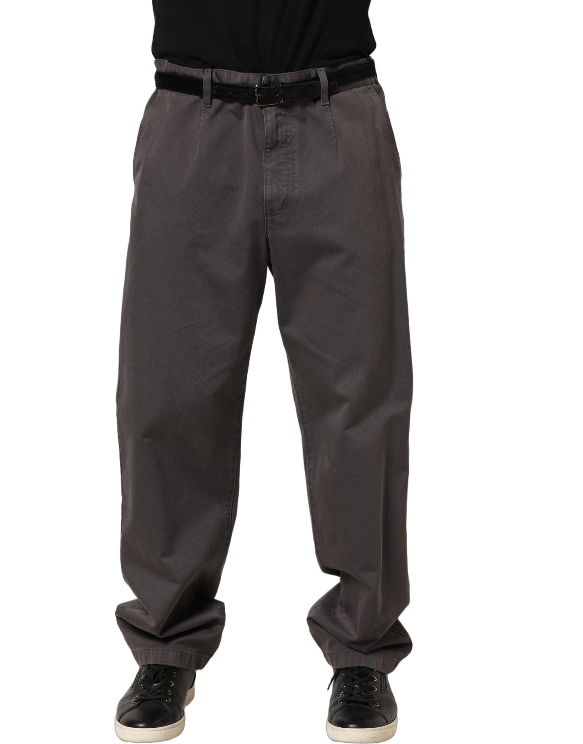 Pantalon homme Dolce & Gabbana gris foncé, taille mi-haute, coupe droite, en tissu élégant, visible en gros plan.