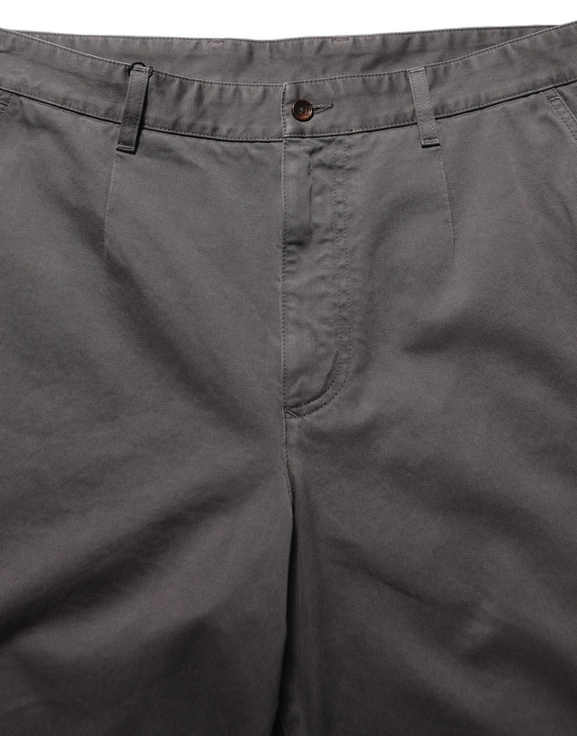 Pantalon homme Dolce & Gabbana gris foncé, taille moyenne, coupe droite, style élégant, tissu en coton ou laine visible.