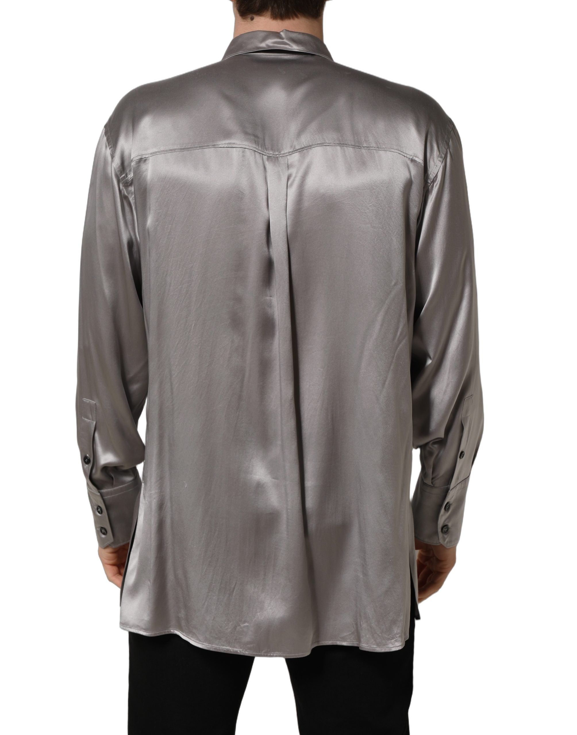 Chemise de soirée en satin gris métallique Dolce & Gabbana, élégante et sophistiquée, avec détails en soie.
