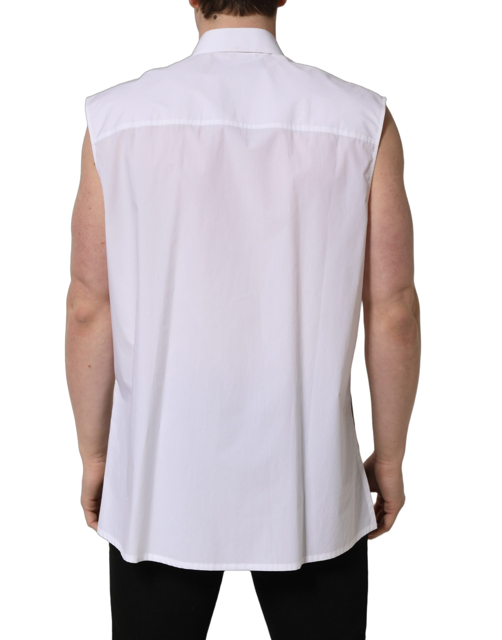 Chemise de costume sans manches en coton blanc Dolce & Gabbana, élégante et moderne, vue de face sur un mannequin.