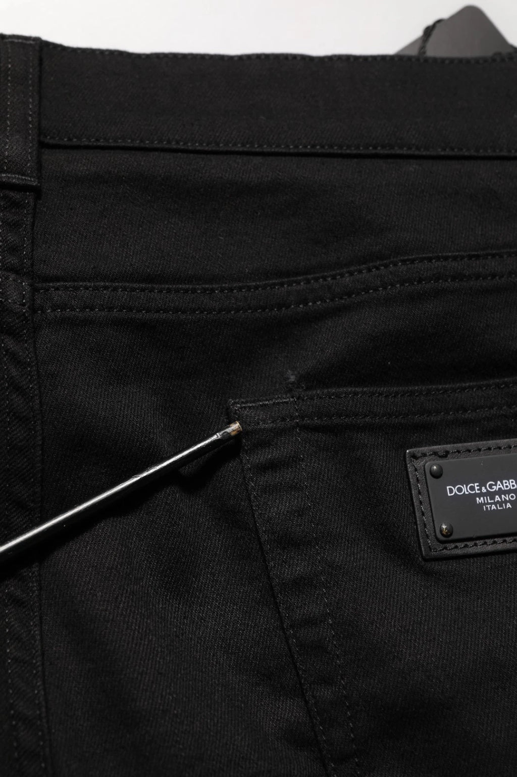 Jeans homme skinny en coton stretch noir de Dolce & Gabbana, coupe ajustée et élégante, denim de haute qualité.