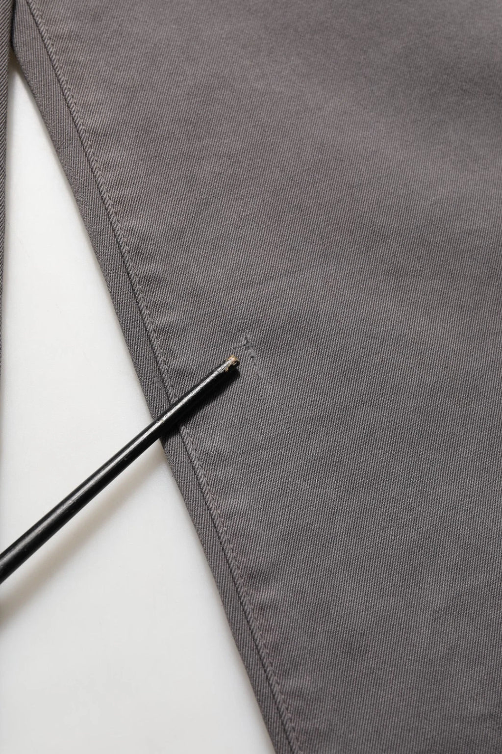 Pantalon homme Dolce & Gabbana gris foncé, taille mi-haute, coupe droite, pantalon élégant en tissu élégant.