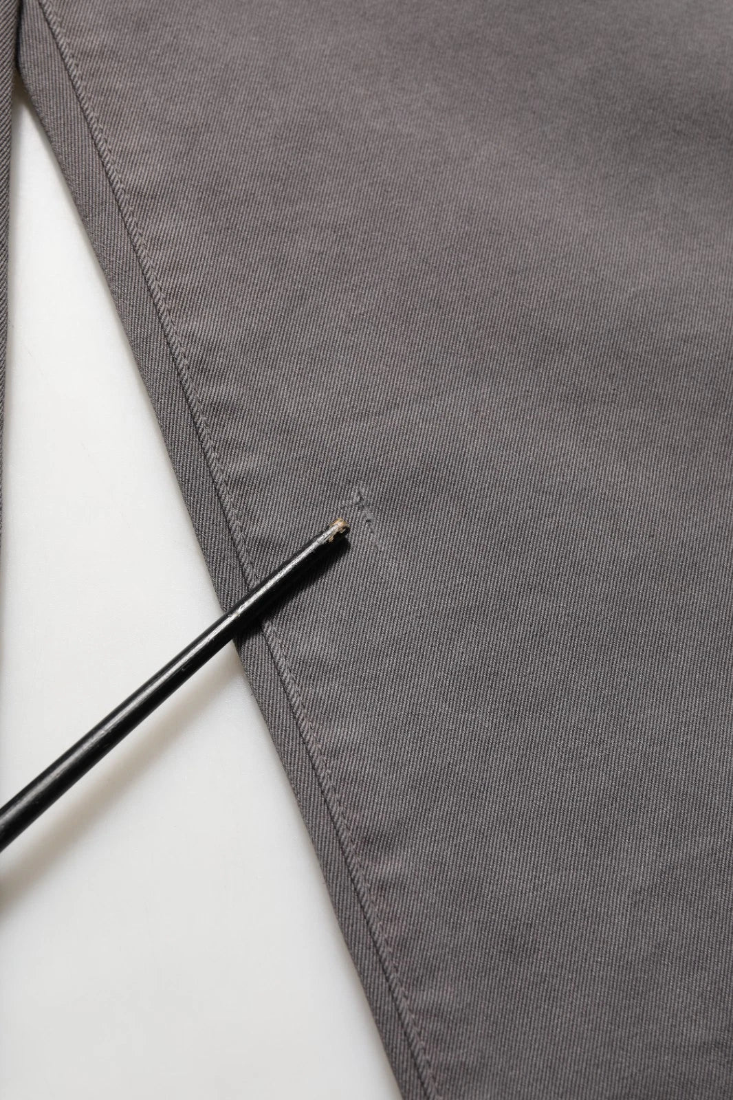 Pantalon homme Dolce & Gabbana gris foncé, taille mi-haute, coupe droite, pantalon élégant en tissu élégant.