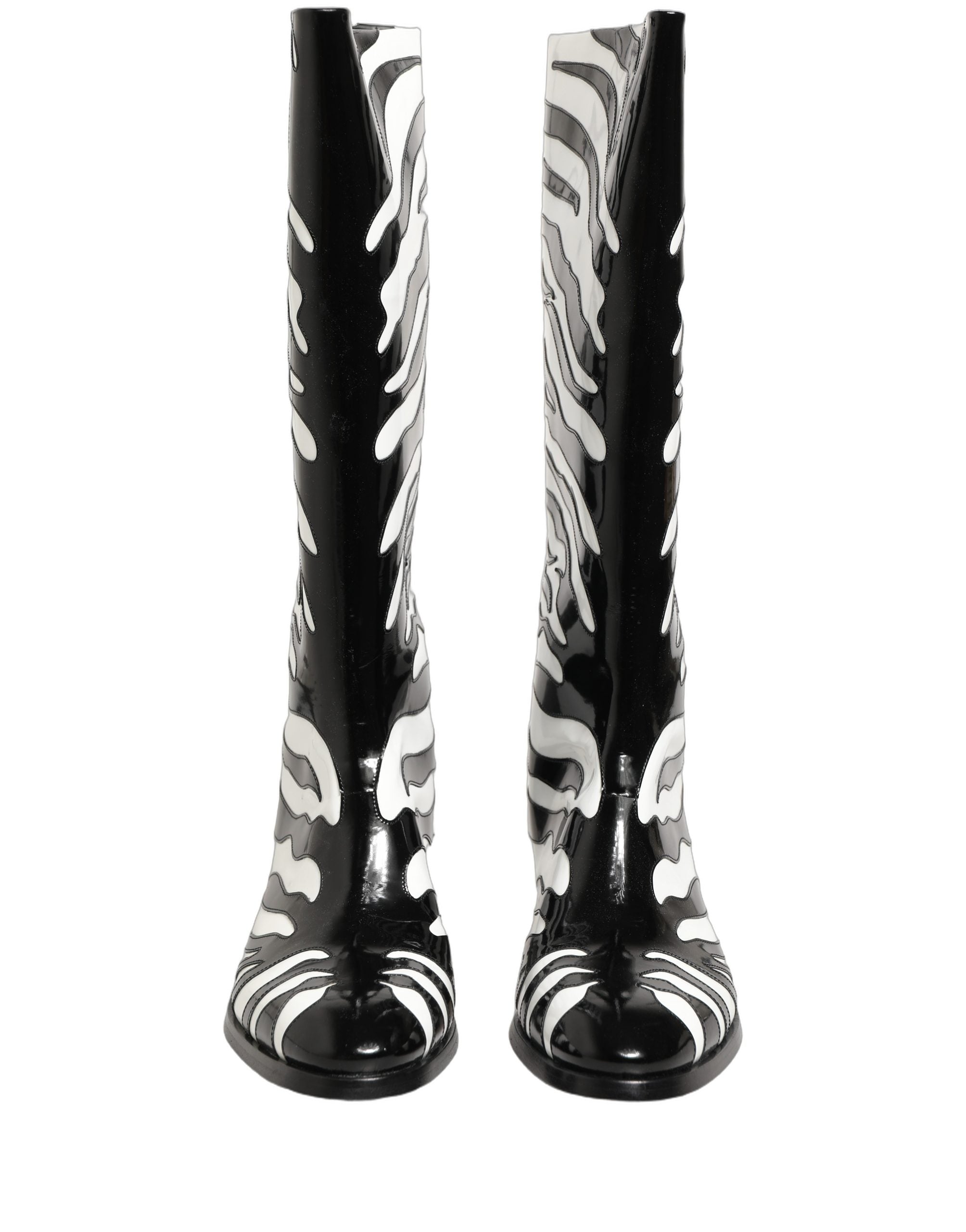 Bottes hautes pour hommes Dolce & Gabbana en noir et blanc avec motif zèbre, style élégant et sophistiqué.
