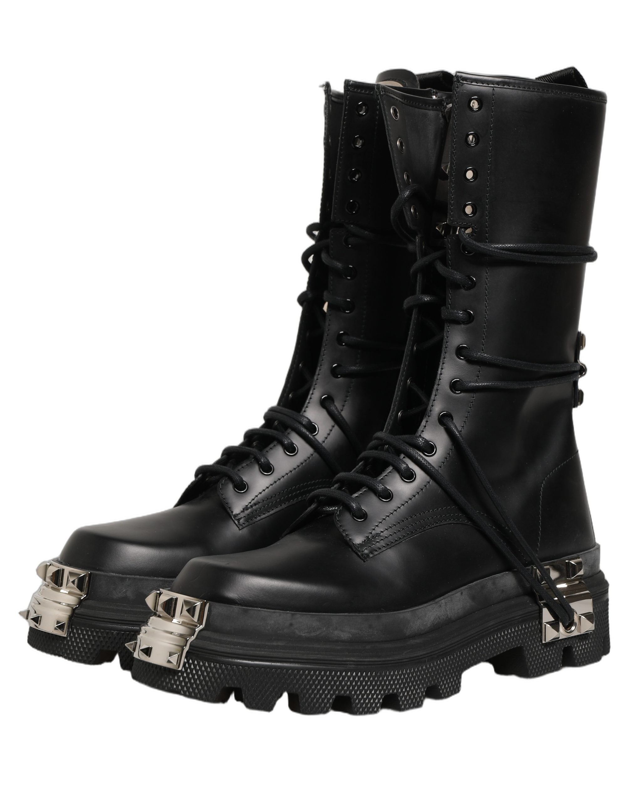 Bottes combat à plateforme noires Dolce & Gabbana avec studs, talons hauts et design audacieux, en cuir brillant.