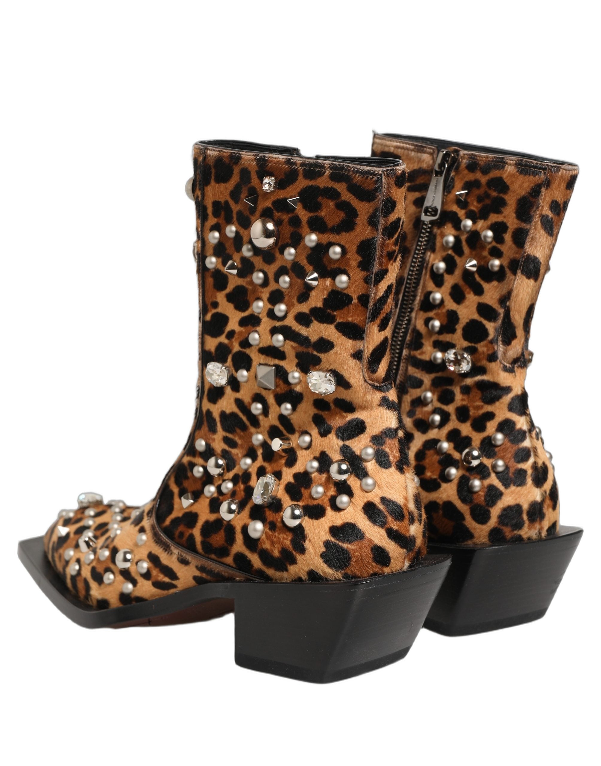 Bottes hommes Dolce & Gabbana marron à imprimé léopard, mi-mollet, ornées de détails brillants et embellissements.