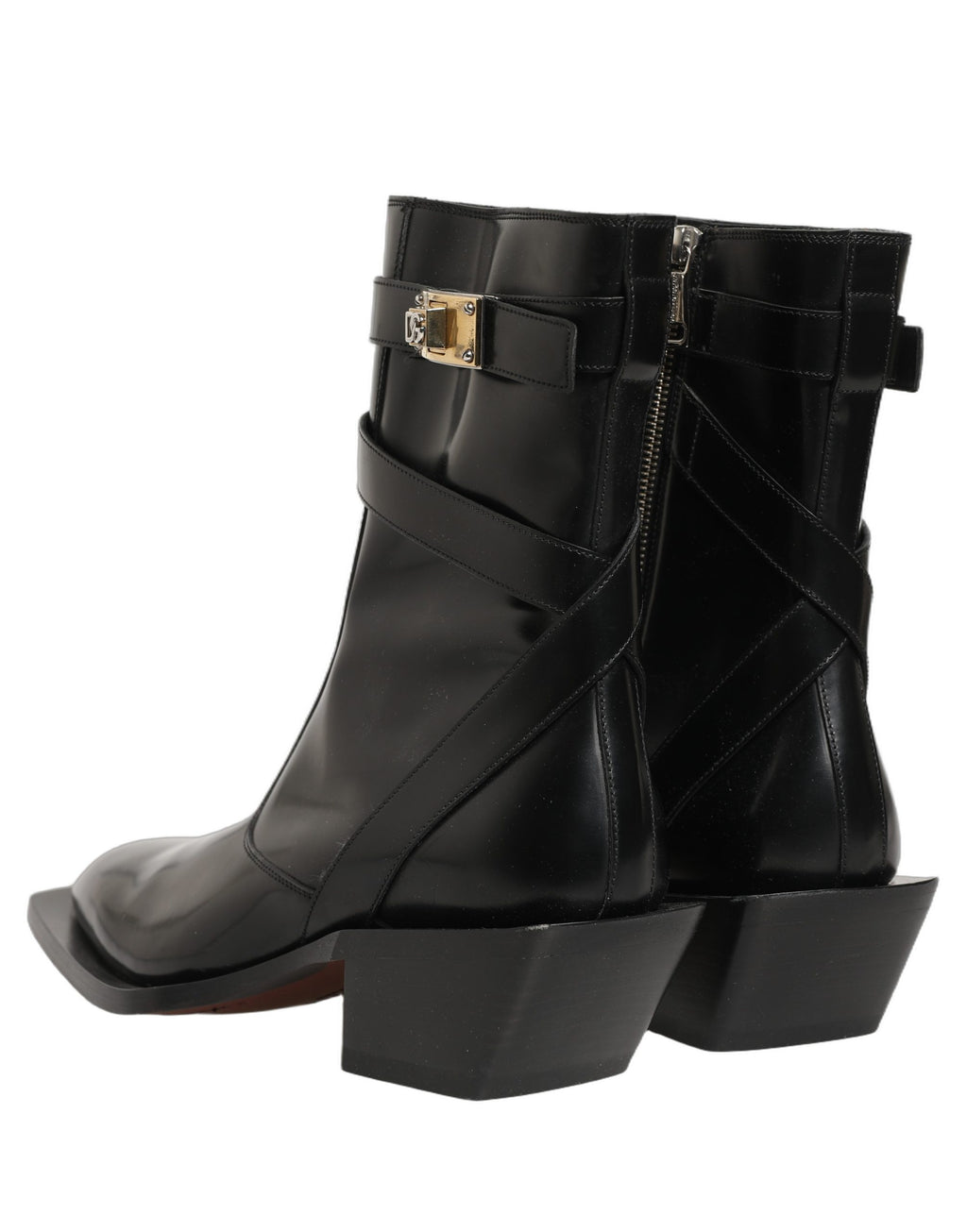 Bottes en cuir noir Dolce & Gabbana avec plaque DG, mi-mollet, style élégant et sophistiqué, vue de face.