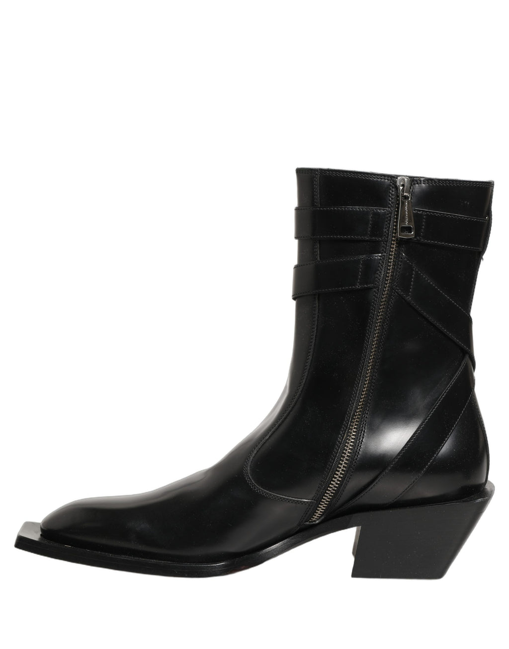 Bottes en cuir noir Dolce & Gabbana avec plaque DG, mi-mollet, style élégant et sophistiqué, visibles sur l'image.
