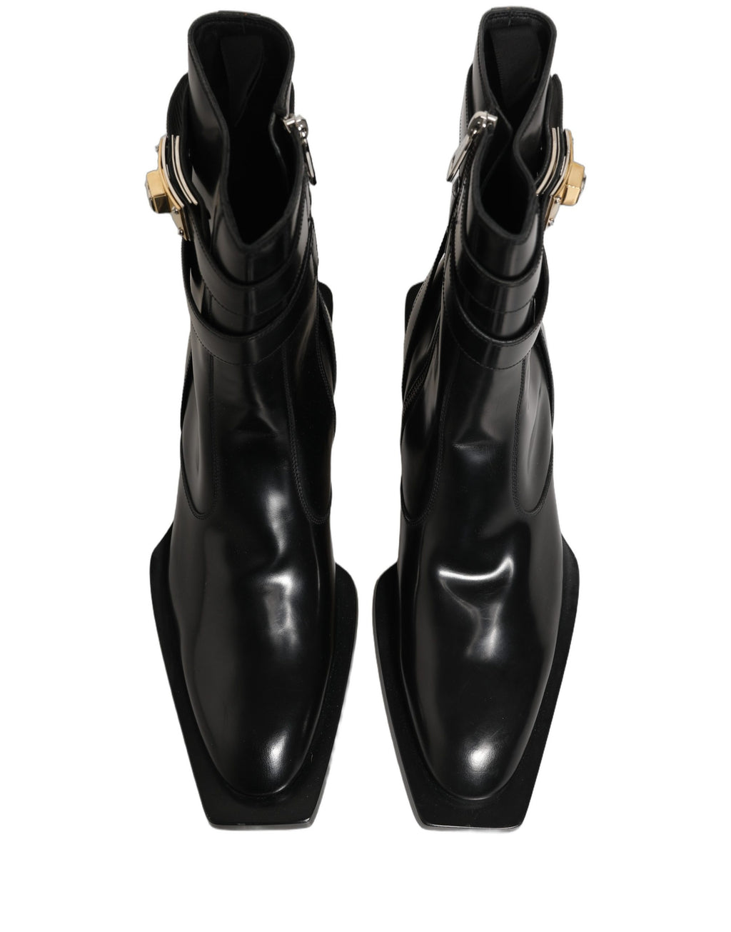 Bottes en cuir noir Dolce & Gabbana avec plaque DG, mi-mollet, style élégant et moderne, visibles de face sur fond neutre.