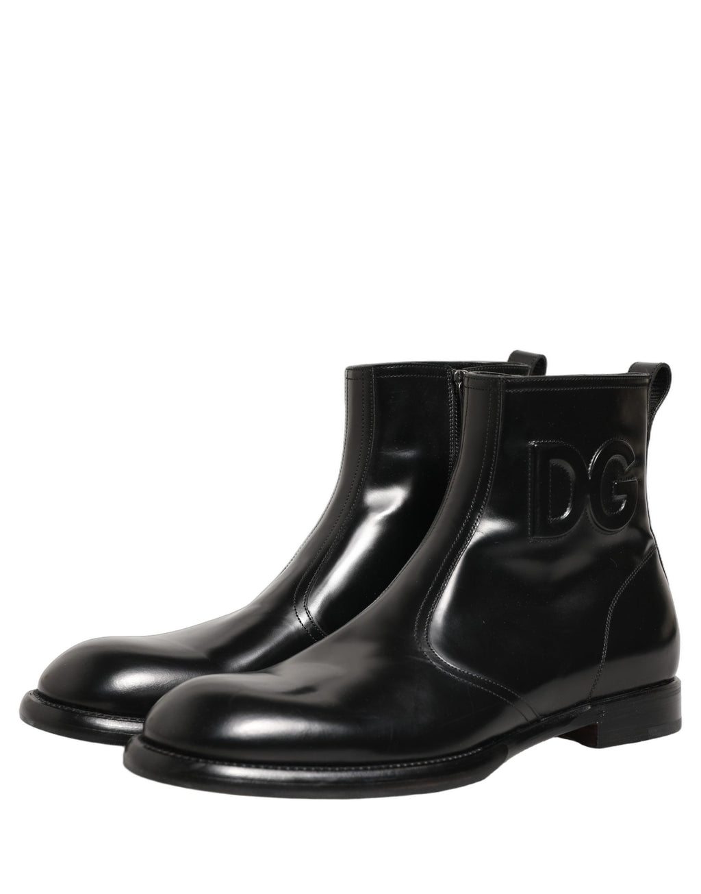 Bottes ankle en cuir noir Dolce & Gabbana avec logo embossé, semelle en caoutchouc, style élégant et moderne.
