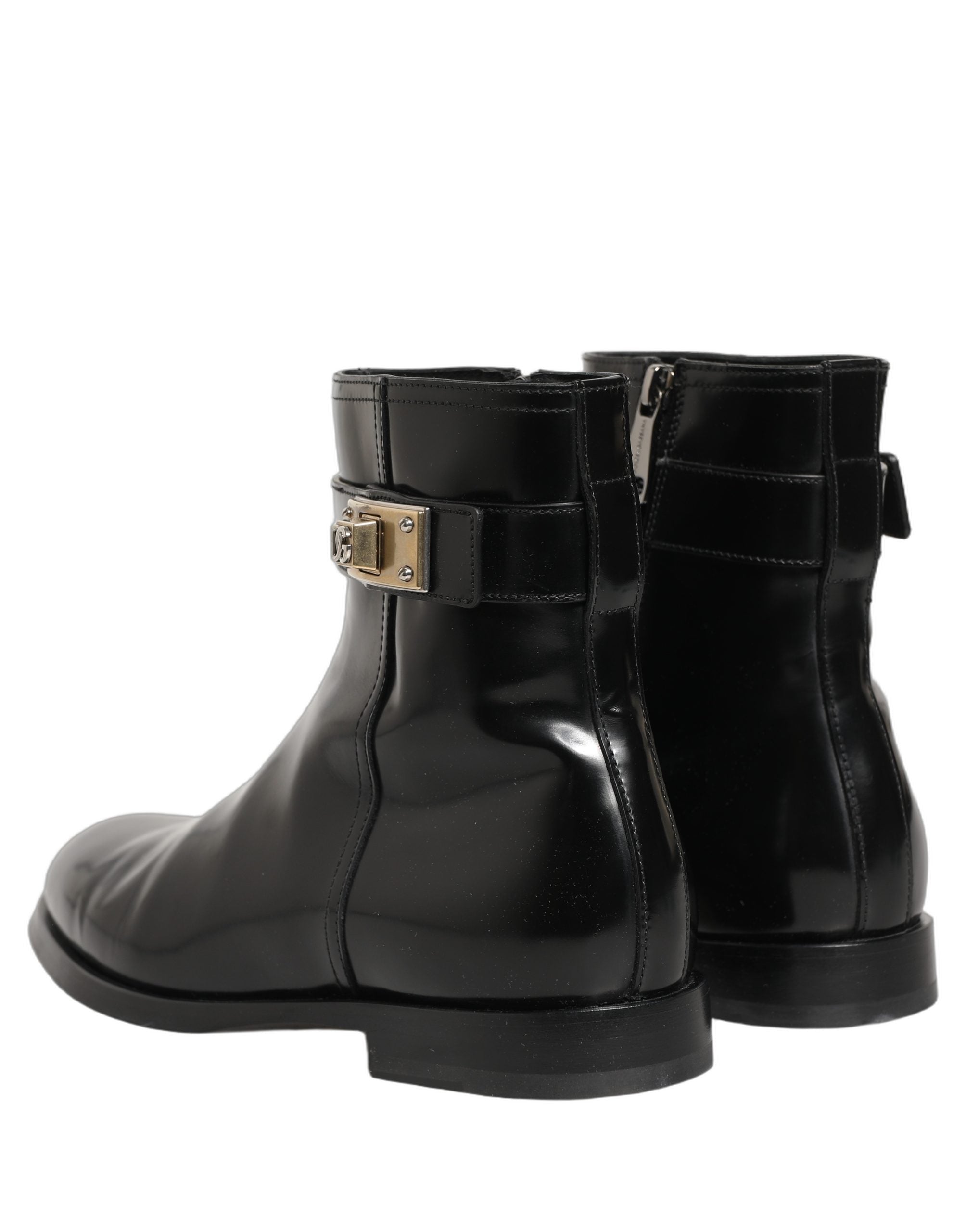 Bottes mi-mollet en cuir noir Dolce & Gabbana avec boucle logo, élégantes et sophistiquées, vues de face.