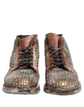 Bottes ankle en cuir marron Dolce & Gabbana avec studs, style runway, visibles avec semelle et détails de laçage.