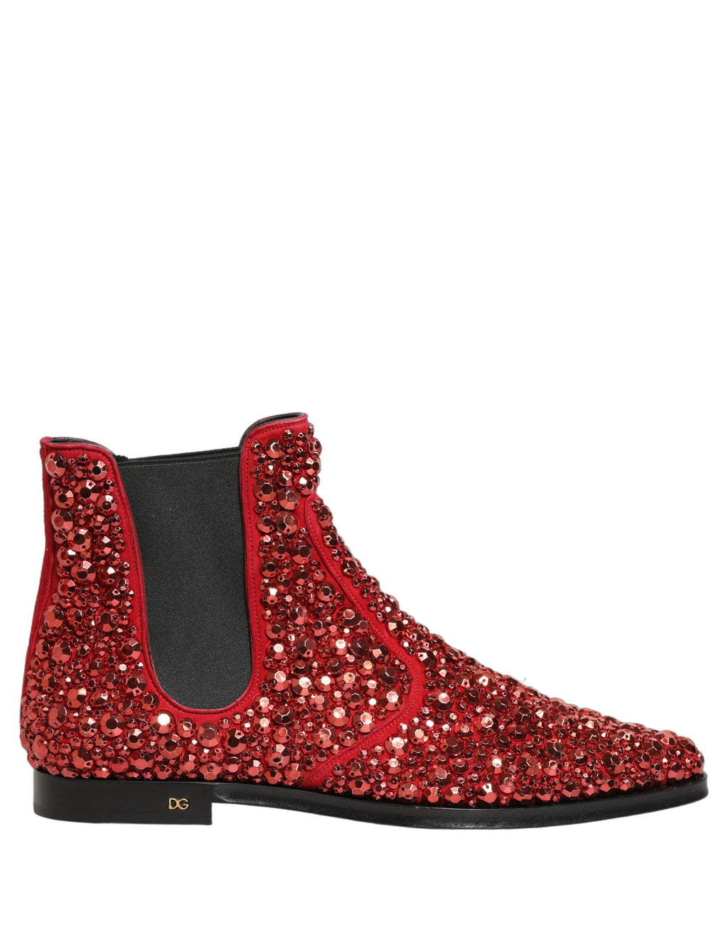 Bottines Chelsea rouges Dolce & Gabbana avec embellissements, semelle en caoutchouc et détails de luxe visibles sur l'image.