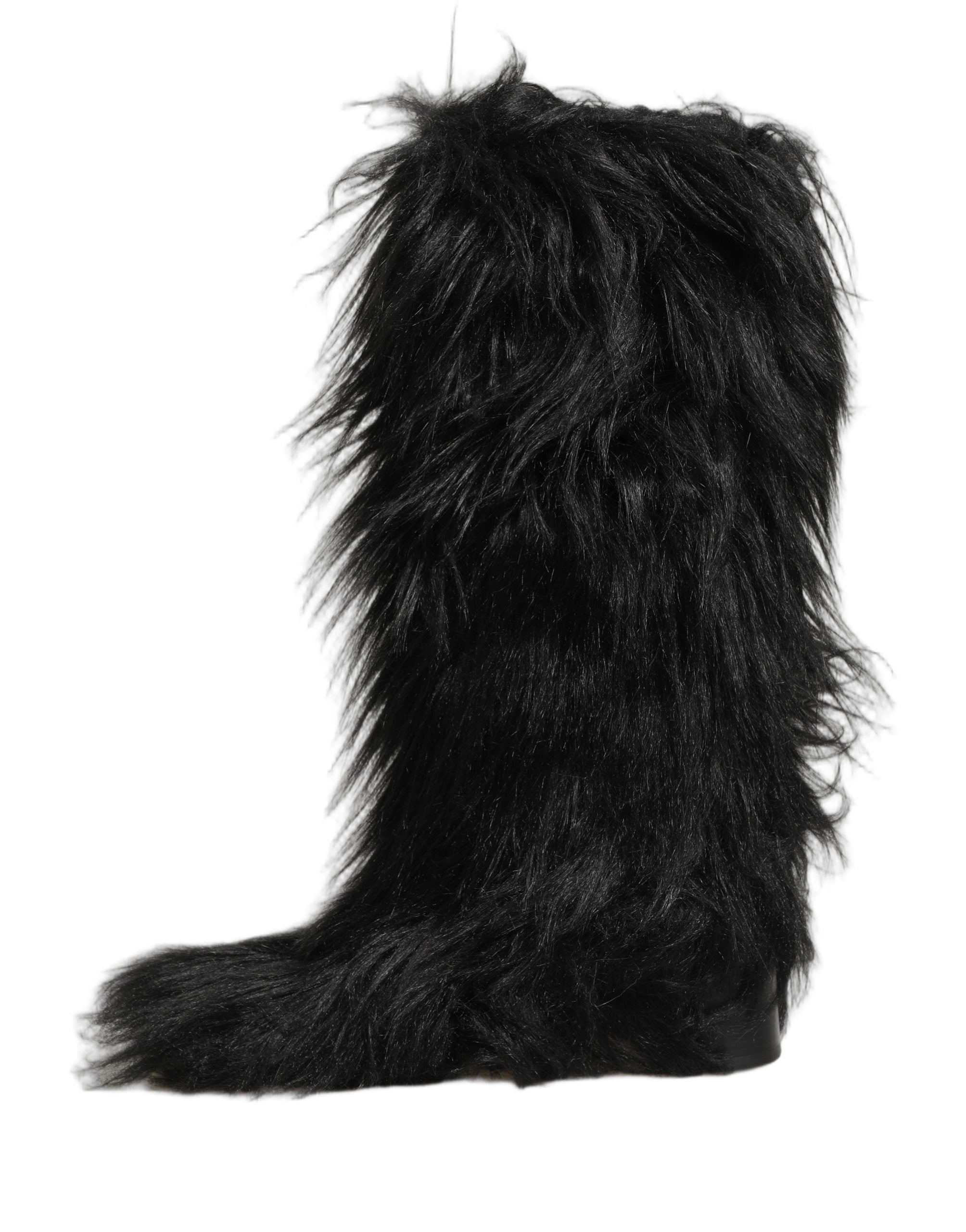Bottes d'hiver mi-mollet en fausse fourrure noire de Dolce & Gabbana, chaussures élégantes pour le froid.