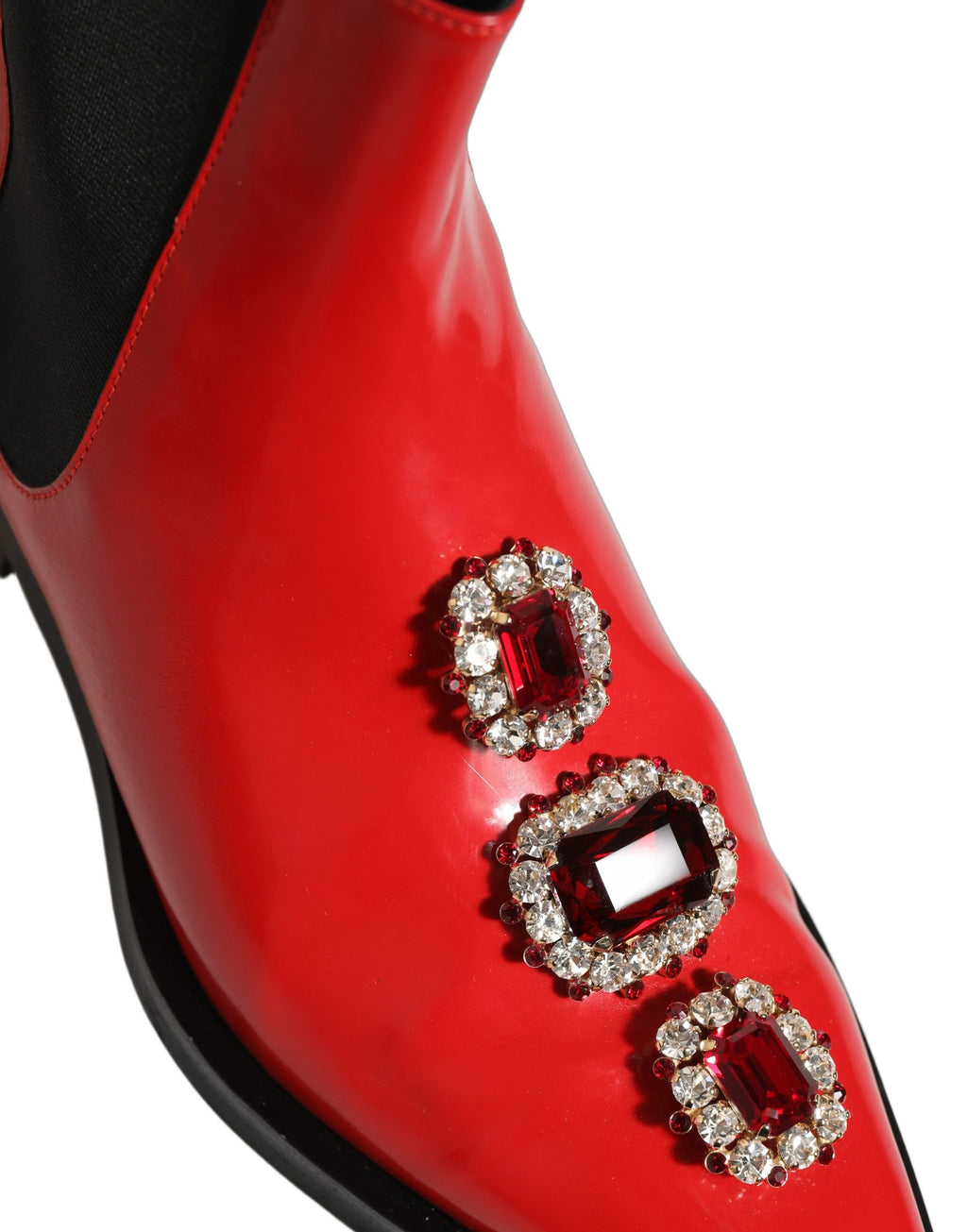 Bottes Chelsea pour homme de Dolce & Gabbana rouges ornées de broderies et de détails scintillants, en cuir élégant.