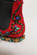Bottes Chelsea rouges Dolce & Gabbana avec embellissements, chaussures en cuir pour femmes, vue de profil.