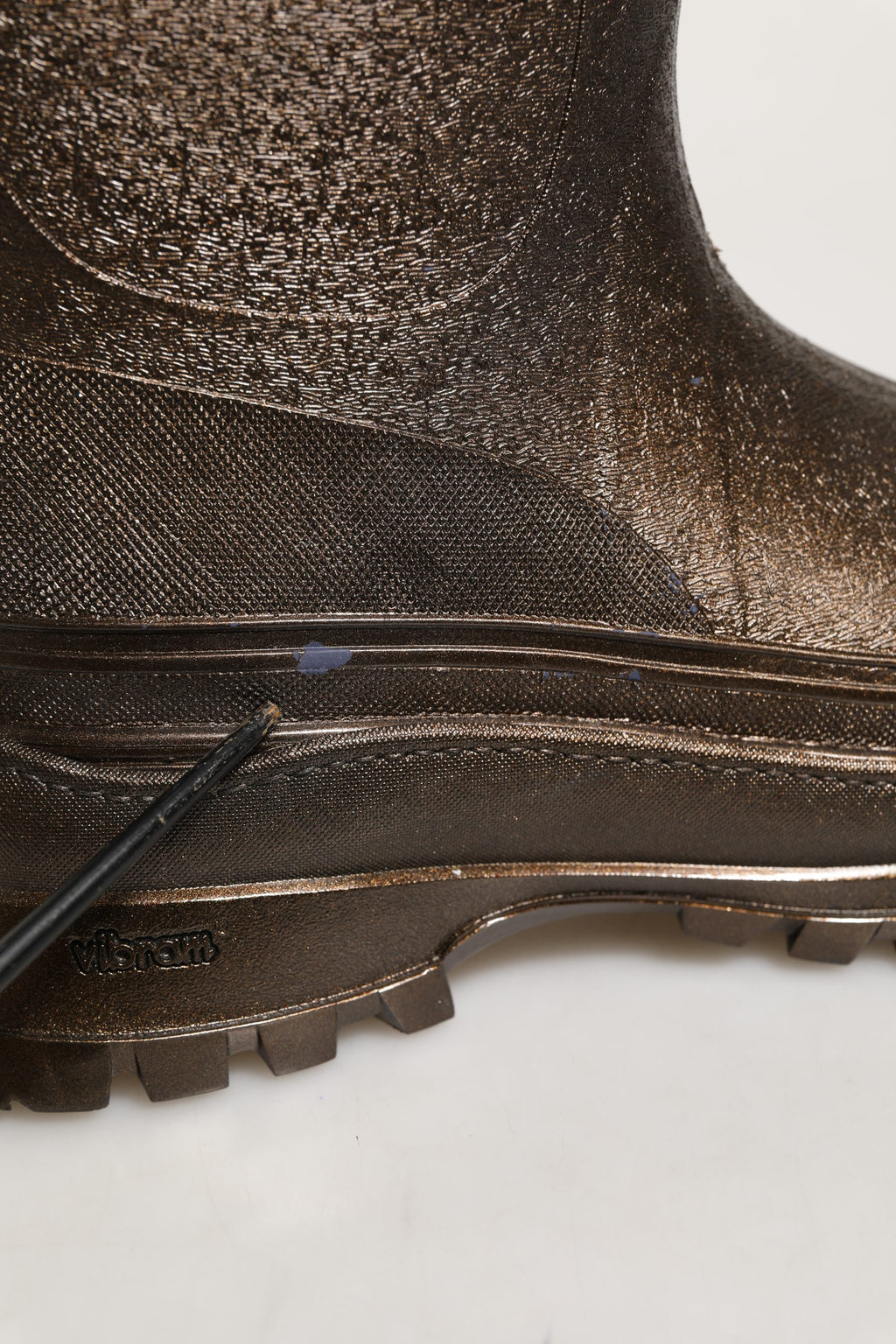 Bottes de pluie en PVC bronze Dolce & Gabbana pour homme, faciles à enfiler, avec semelle antidérapante.