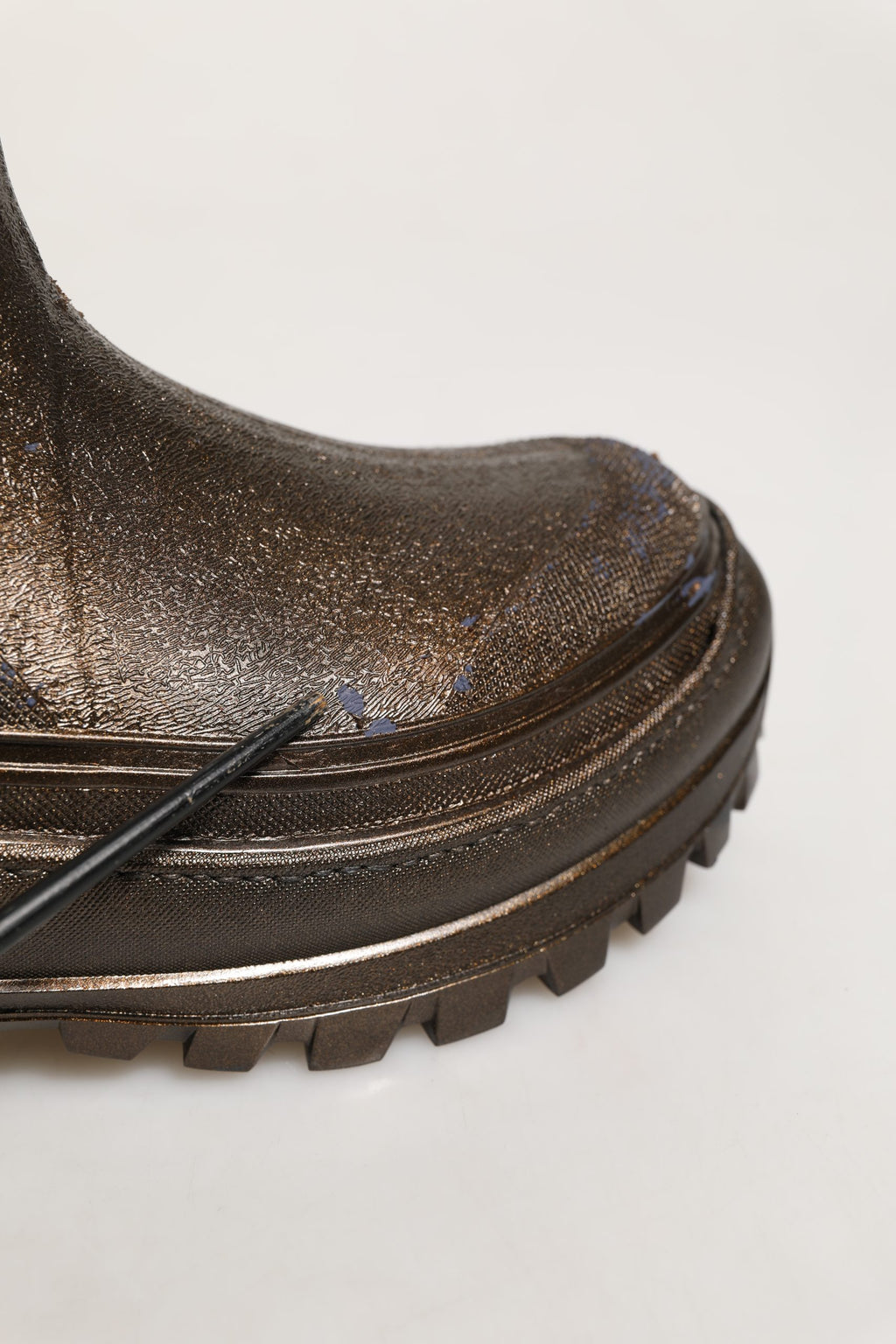 Bottes de pluie en PVC bronze Dolce & Gabbana pour hommes, style à enfiler, chaussures imperméables élégantes et modernes.