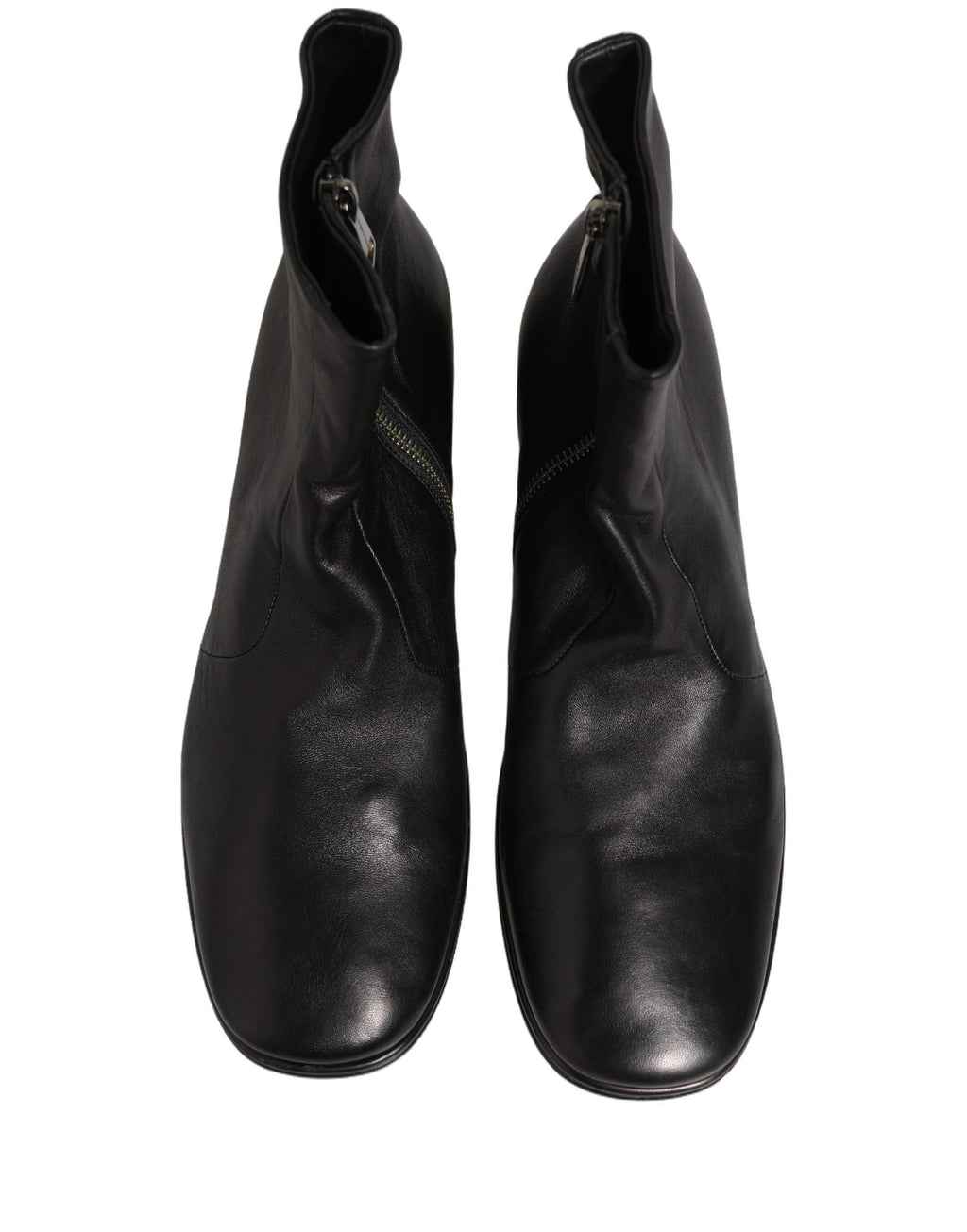 Bottes courtes en cuir noir Dolce & Gabbana avec logo, bout arrondi et semelle en caoutchouc, chaussures élégantes pour femmes.