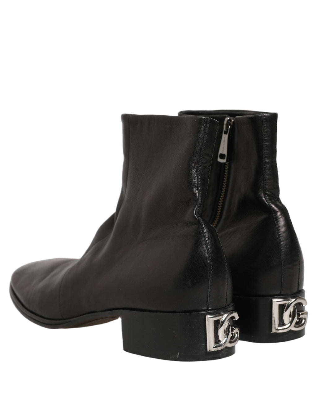 Bottes courtes en cuir noir Dolce & Gabbana avec logo, ankle boots élégants et modernes, parfaits pour un style sophistiqué.