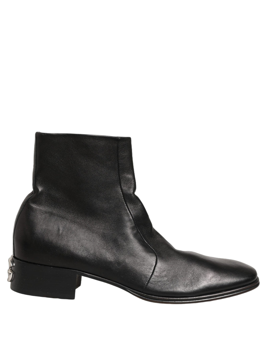 Bottes ankle en cuir noir Dolce & Gabbana avec logo, style court et élégant, visibles en détail.