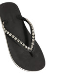 Tongs noires pour hommes Dolce & Gabbana en caoutchouc avec embellissements, semelle confortable et design élégant.
