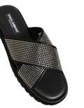 Sandales plates noires Dolce & Gabbana avec strass et design croisillé, semelle confortable et style élégant.