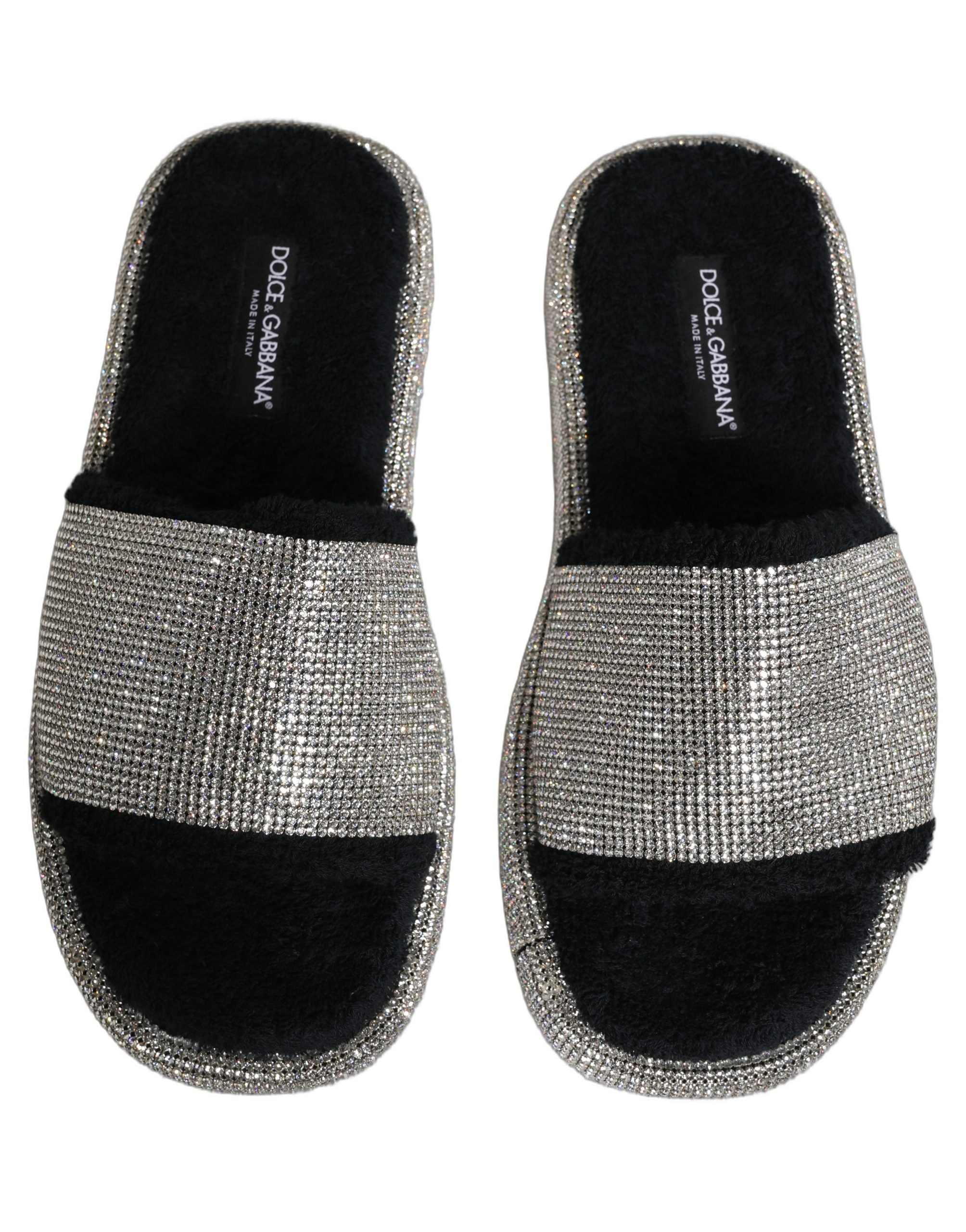 Sandales pour hommes Dolce & Gabbana noires avec cristaux, plateforme élégante et détails brillants visibles sur la chaussure.