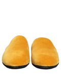 Sandales plates en daim jaune de Dolce & Gabbana pour homme, chaussures décontractées élégantes et confortables.