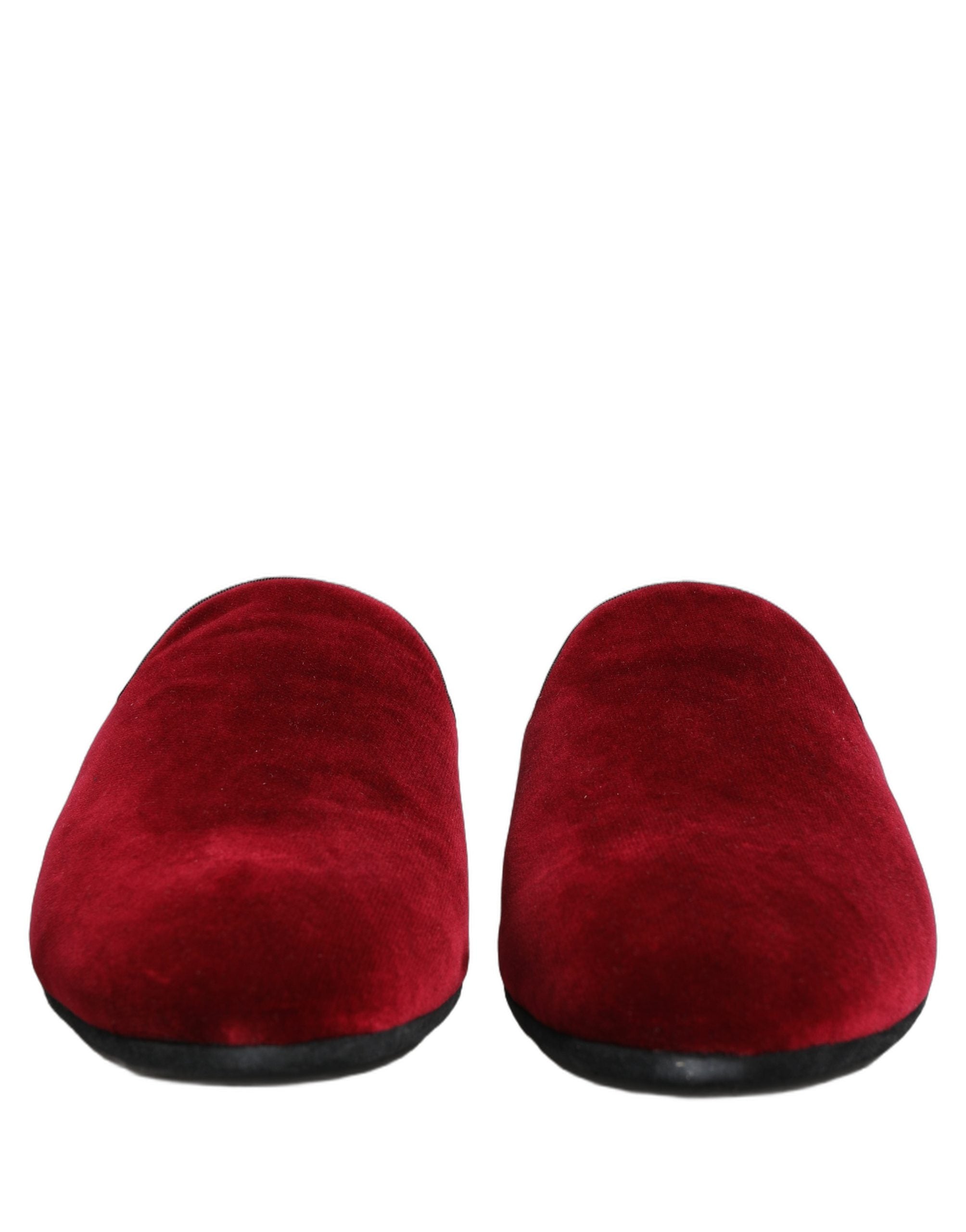 Chaussures hommes Dolce & Gabbana, slippers rouges en daim plats, style décontracté et élégant, vues de dessus.