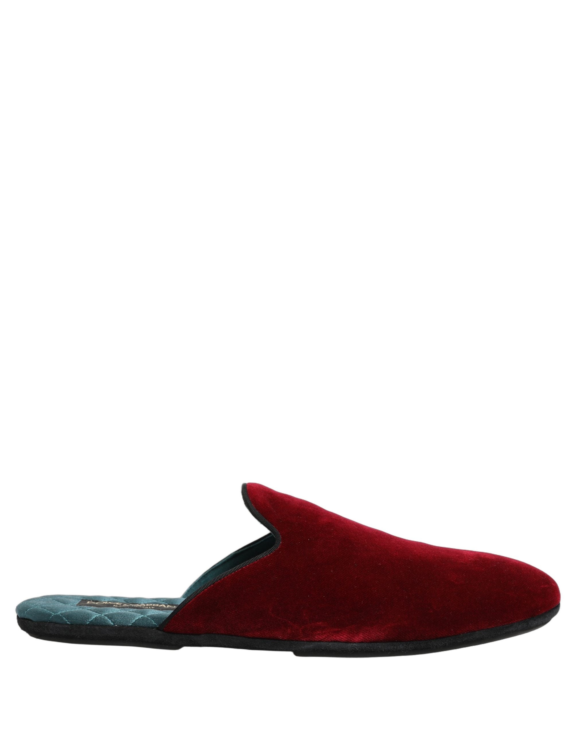 Sandales plates en daim rouge Dolce & Gabbana pour homme, chaussures élégantes et confortables.