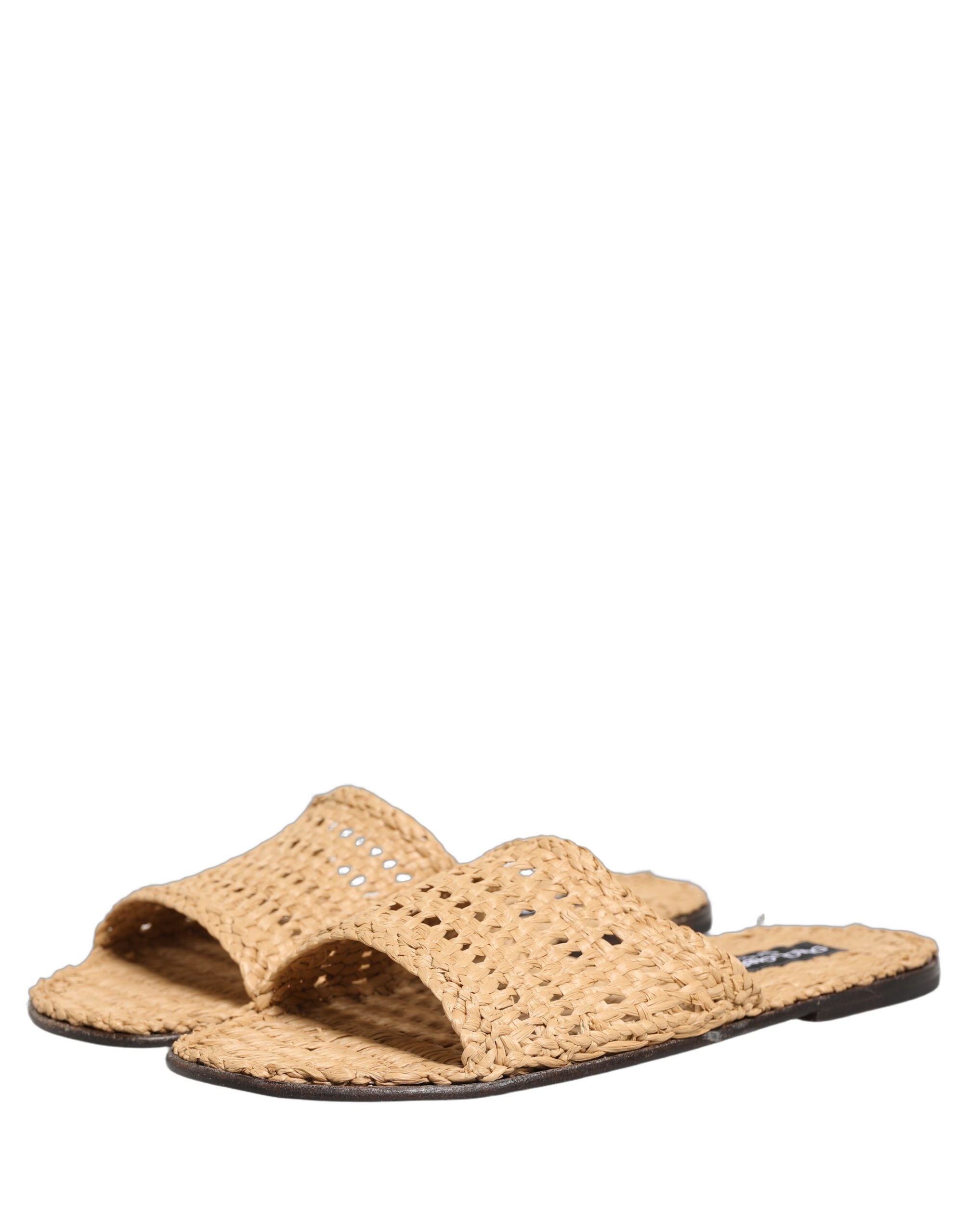 Sandales plates Dolce & Gabbana en paille beige, chaussures élégantes et confortables pour un style estival sophistiqué.