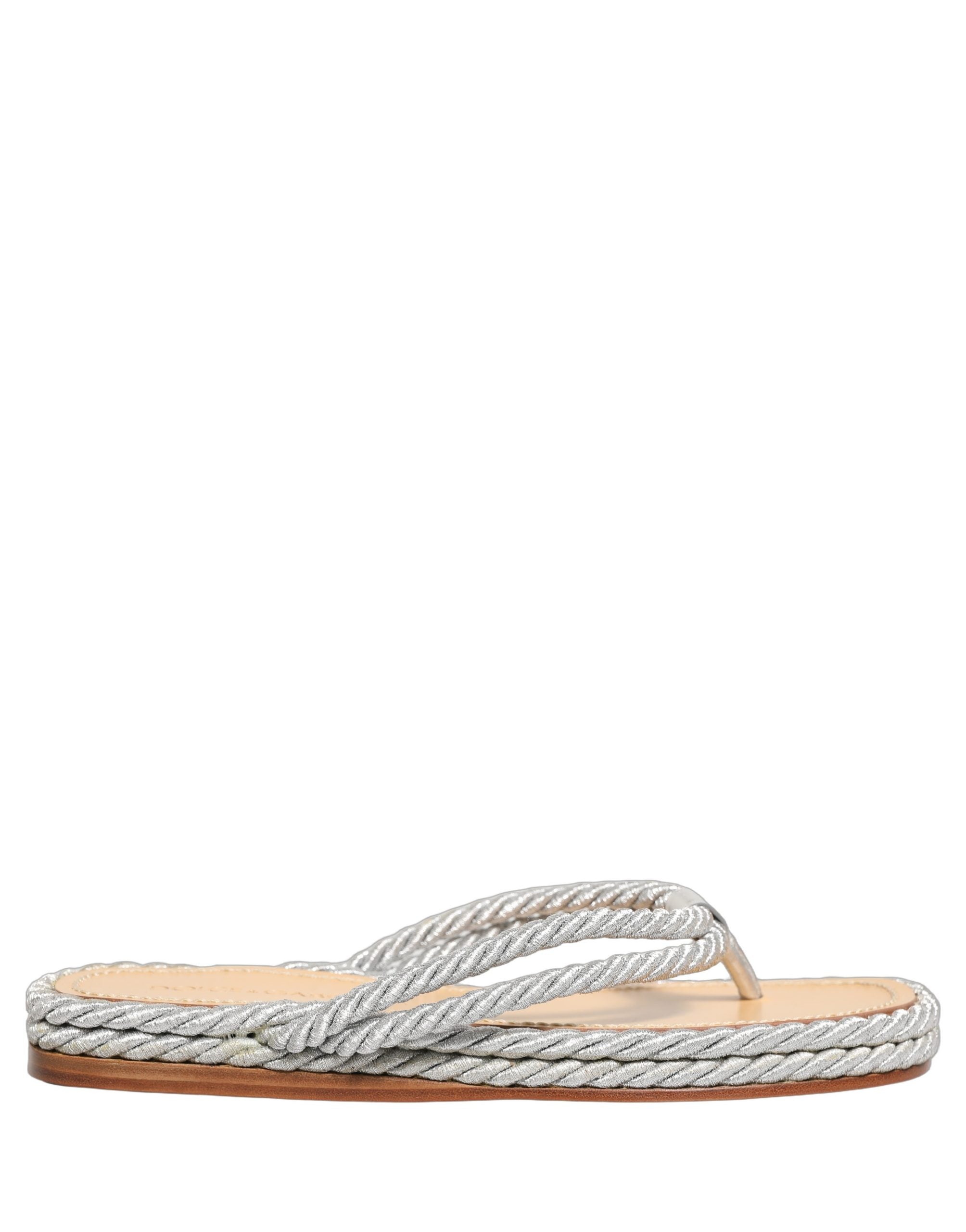Sandales Dolce & Gabbana en corde argentée, sandales plates élégantes avec design sophistiqué et détails métalliques.