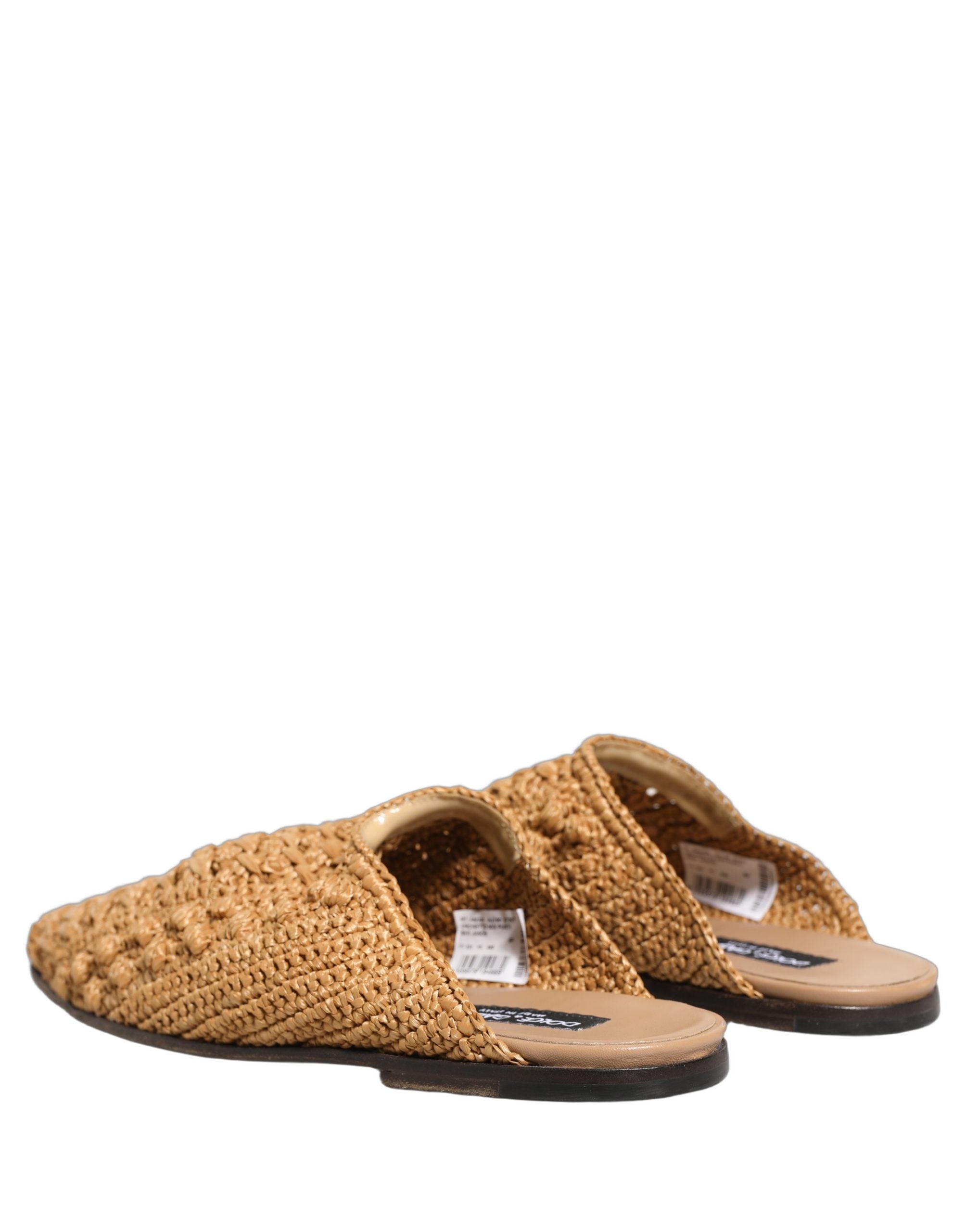 Sandales plates Dolce & Gabbana en paille tissée beige, chaussures d'été confortables et élégantes pour femmes.