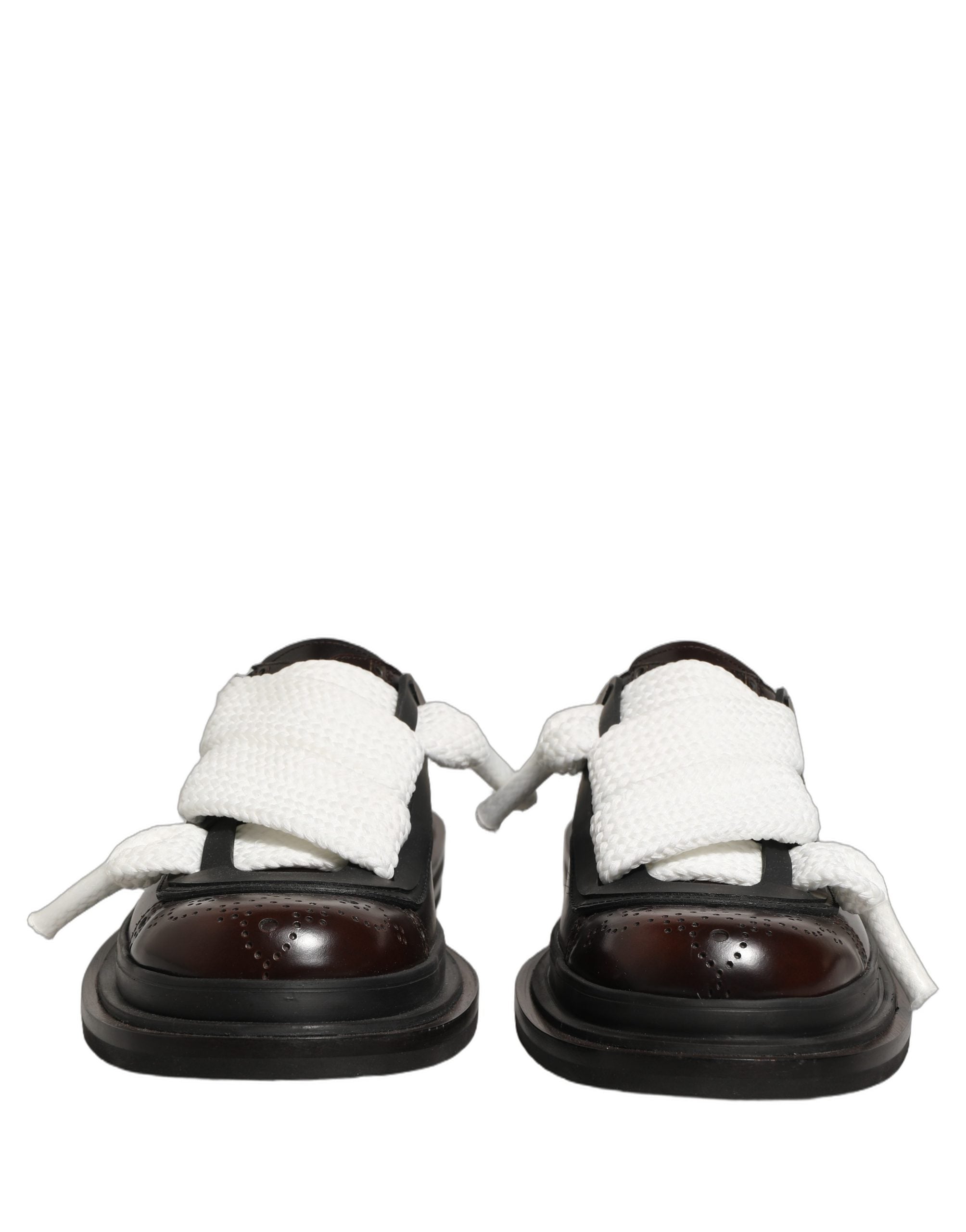 Sandales plates en cuir marron Dolce & Gabbana pour hommes, chaussures décontractées à enfiler, style élégant et confortable.