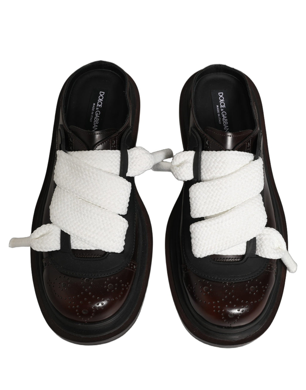 Sandales plates en cuir marron pour hommes de Dolce & Gabbana, chaussures slip-on élégantes et confortables.