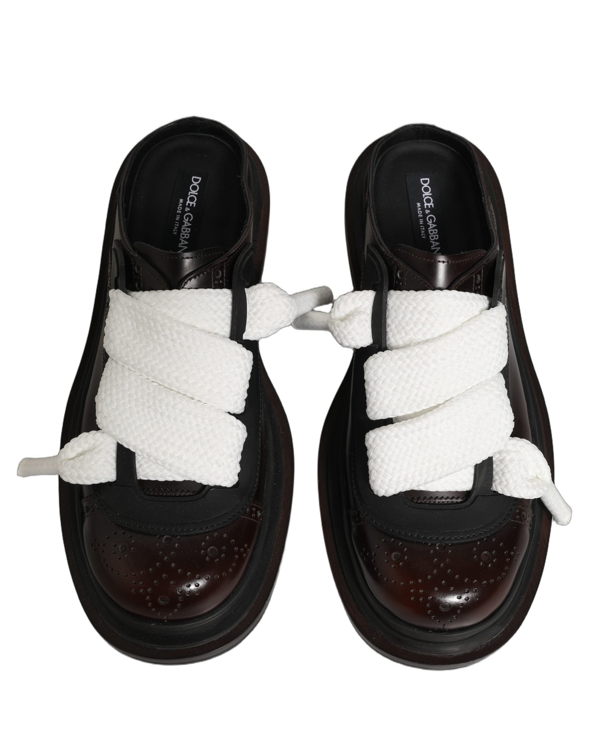 Sandales plates en cuir marron pour hommes de Dolce & Gabbana, chaussures slip-on élégantes et confortables.
