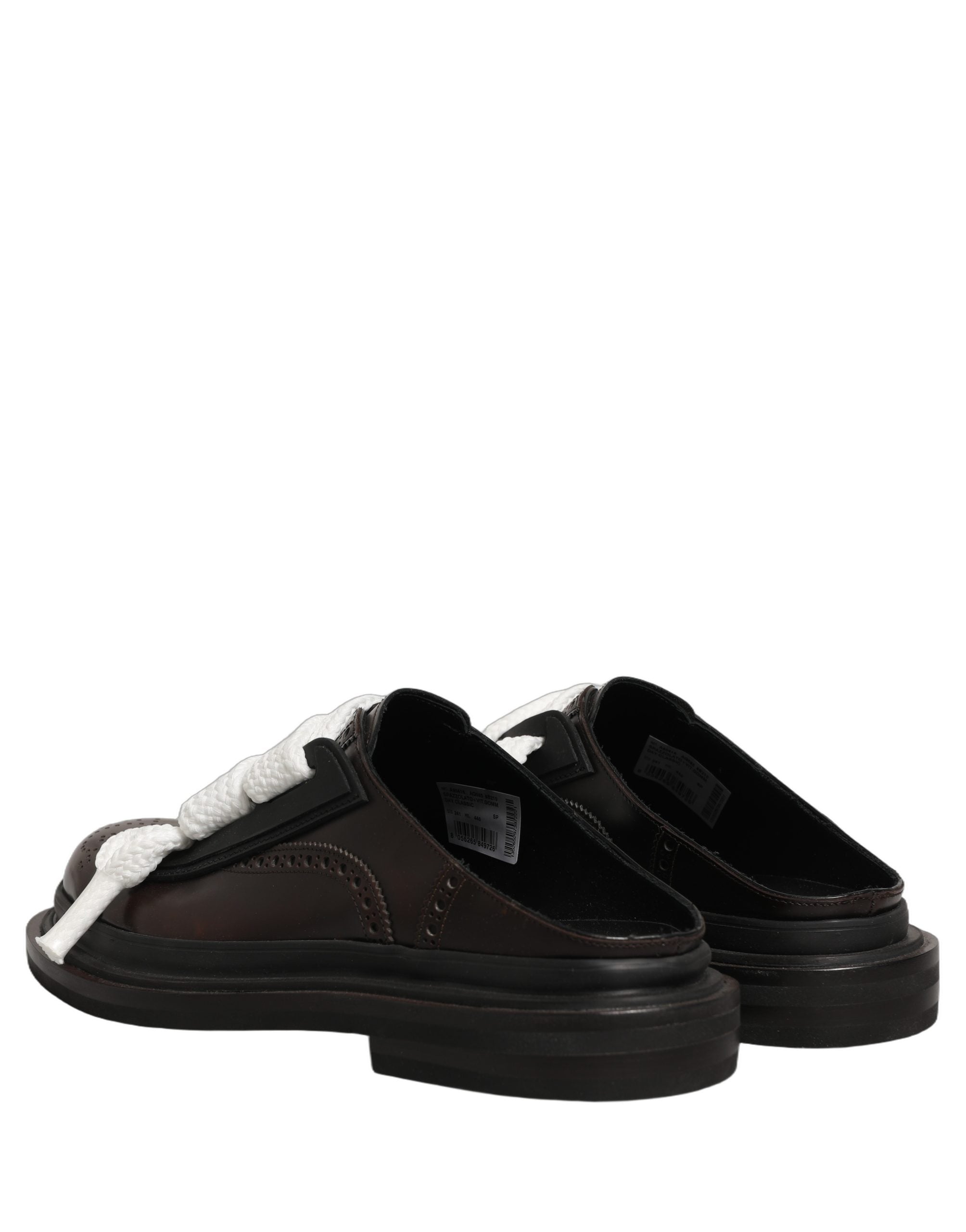 Sandales plates en cuir marron Dolce & Gabbana pour hommes, chaussures slip-on élégantes et confortables.