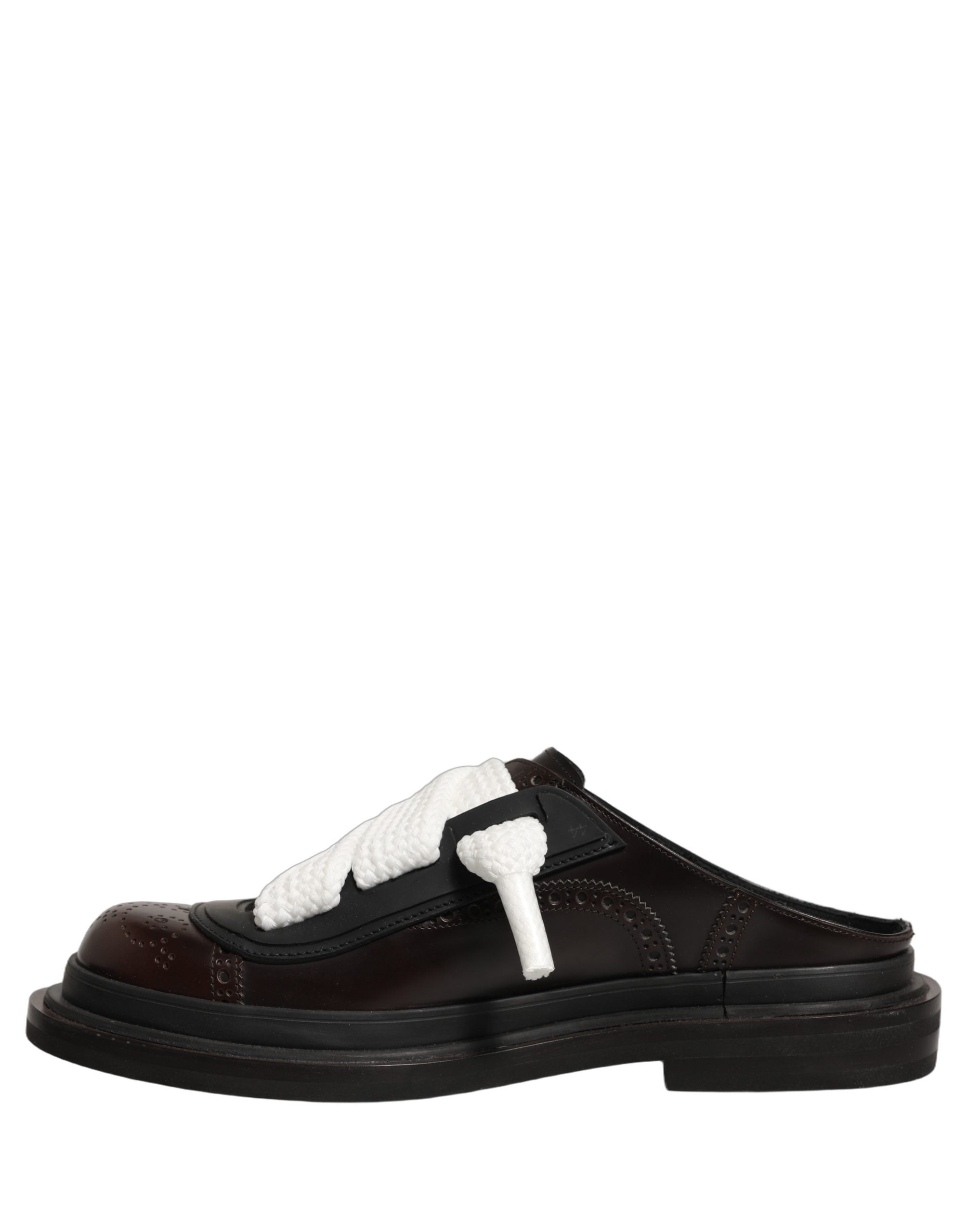 Sandales plates en cuir marron Dolce & Gabbana pour hommes, chaussons slip-on élégants et confortables.