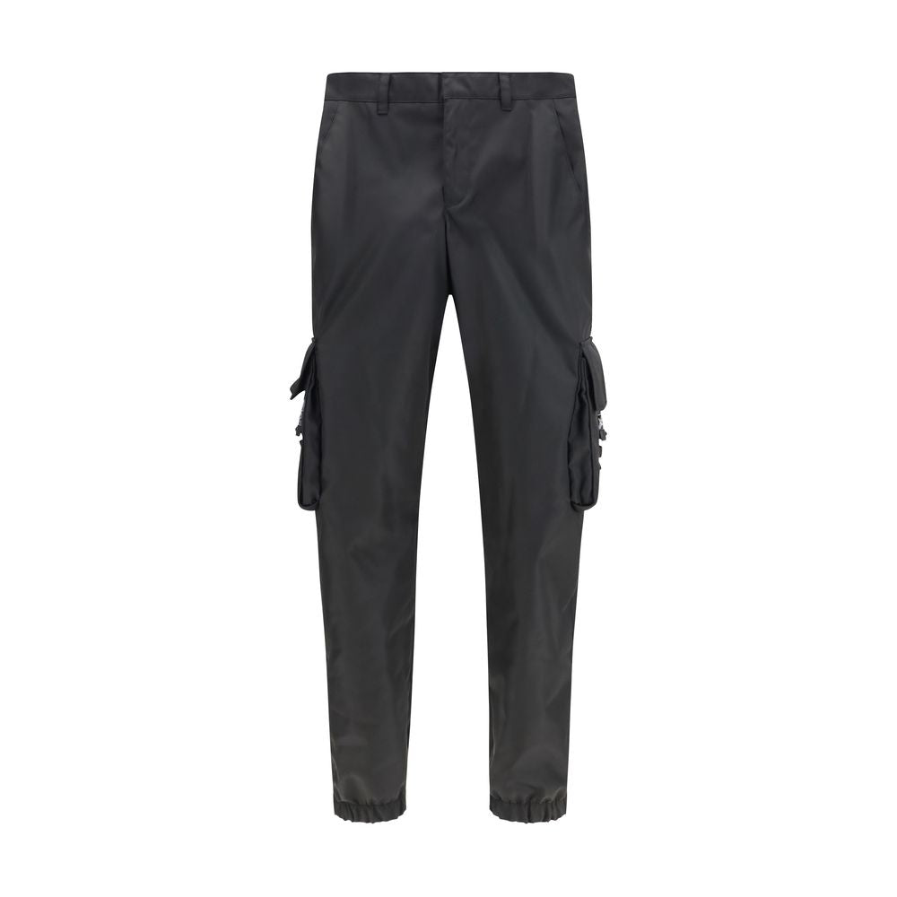 Pantalons de sport en polyamide noirs de Prada, design sportif avec coupe ajustée et détails modernes.