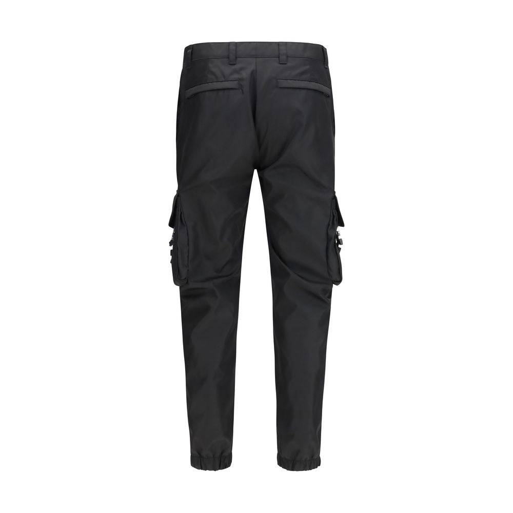 Pantalons de sport noirs en polyamide de la marque Prada, vue de face montrant la coupe ajustée et la matière légère.