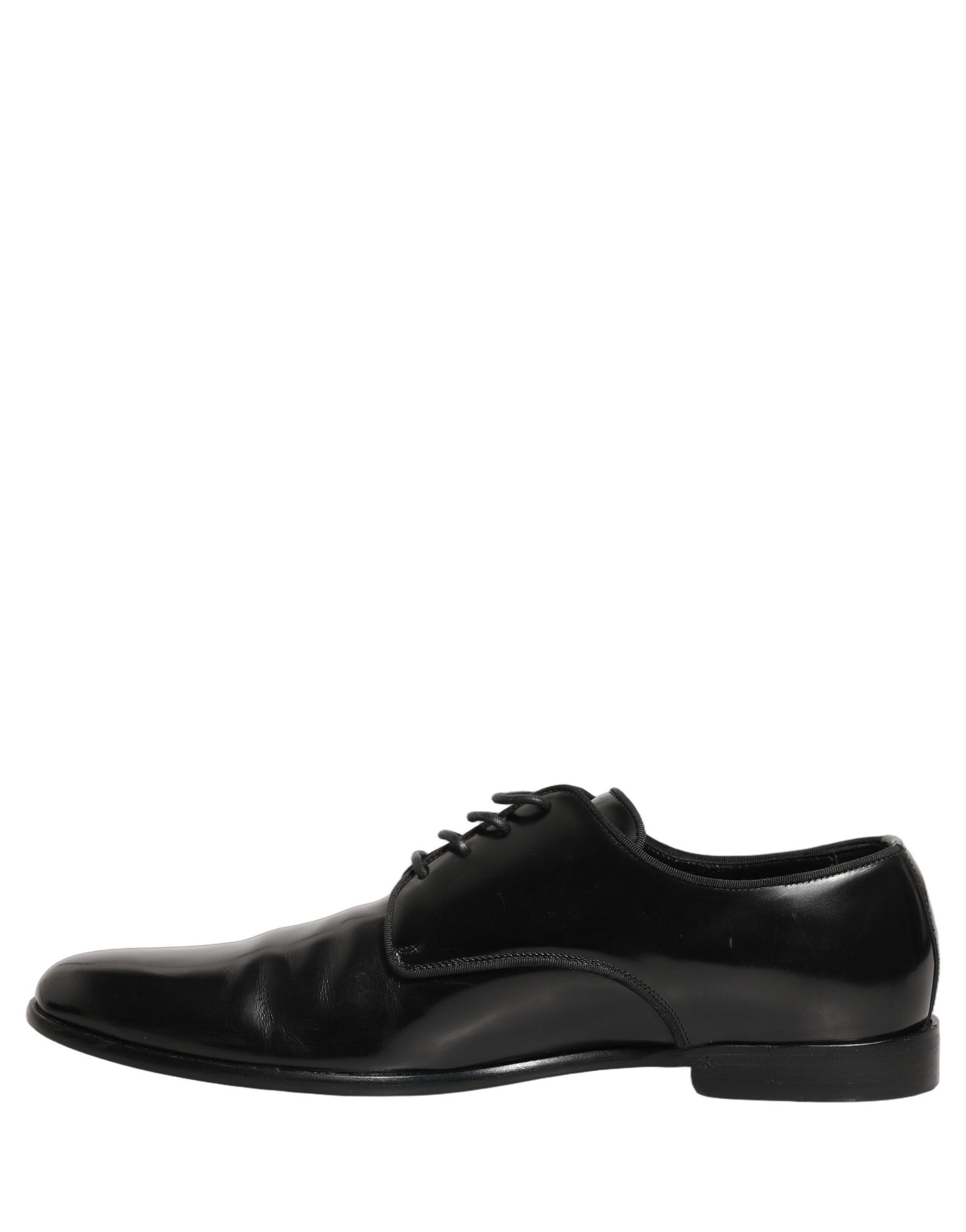 Chaussures derby formelles en cuir noir pour homme de Dolce & Gabbana, élégantes et sophistiquées, visibles en gros plan.