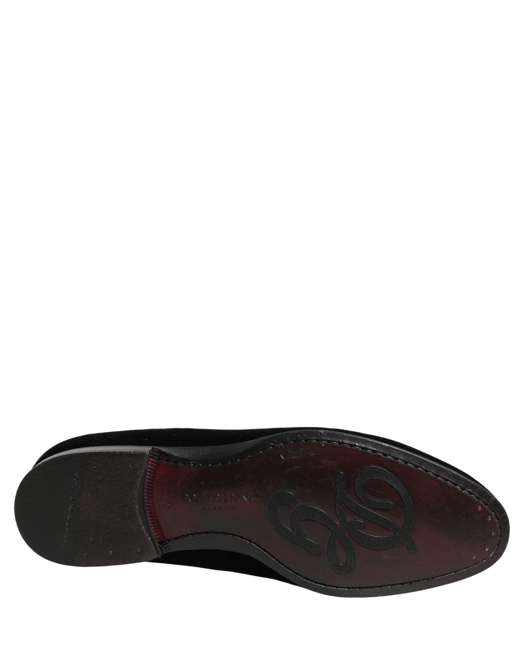 Chaussures habillées en velours noir pour homme de la marque Dolce & Gabbana, loafers élégants pour occasions formelles.