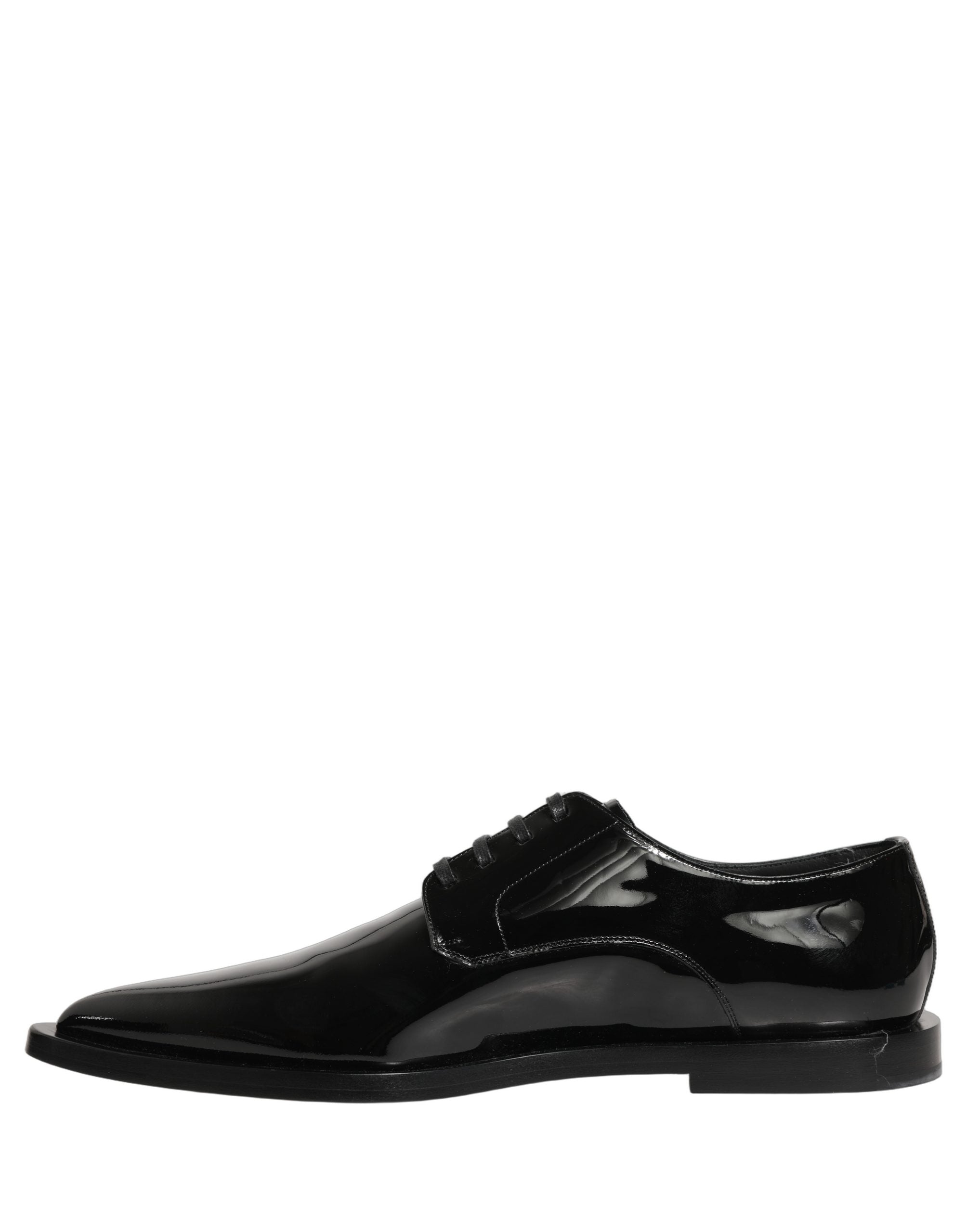Chaussures derby formelles en cuir noir pour homme de Dolce & Gabbana, élégantes et sophistiquées, vues en gros plan.