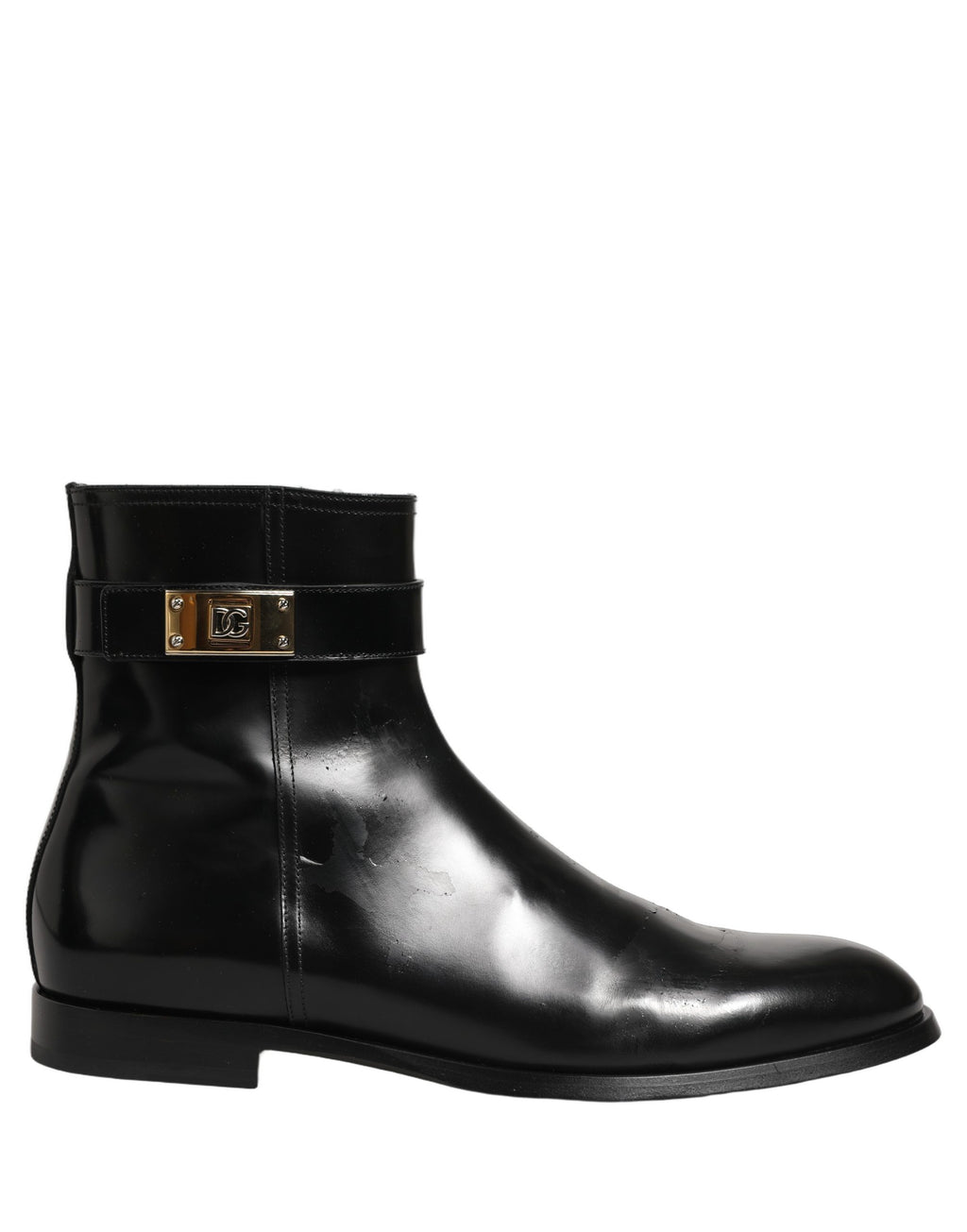 Bottes mi-mollet en cuir noir Dolce & Gabbana avec boucle logo, style élégant et sophistiqué, vue de face sur fond blanc